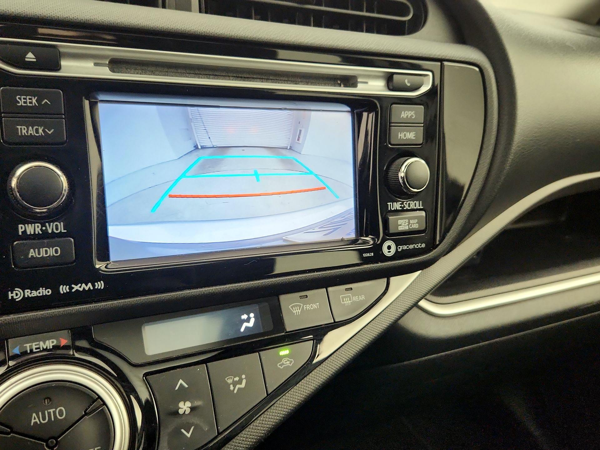 Thumbnail: 2016 Toyota Prius c - 15