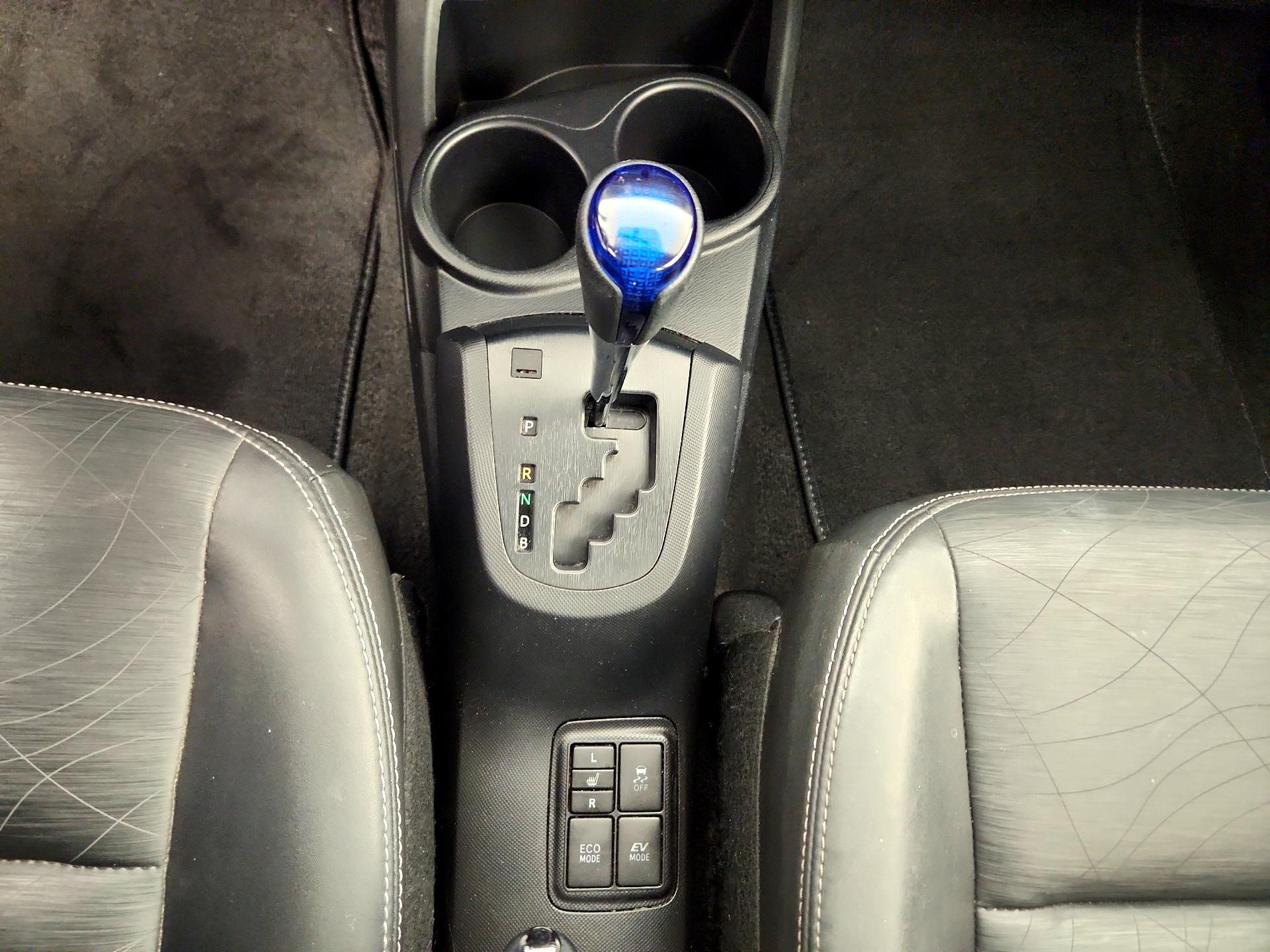 Thumbnail: 2016 Toyota Prius c - 18