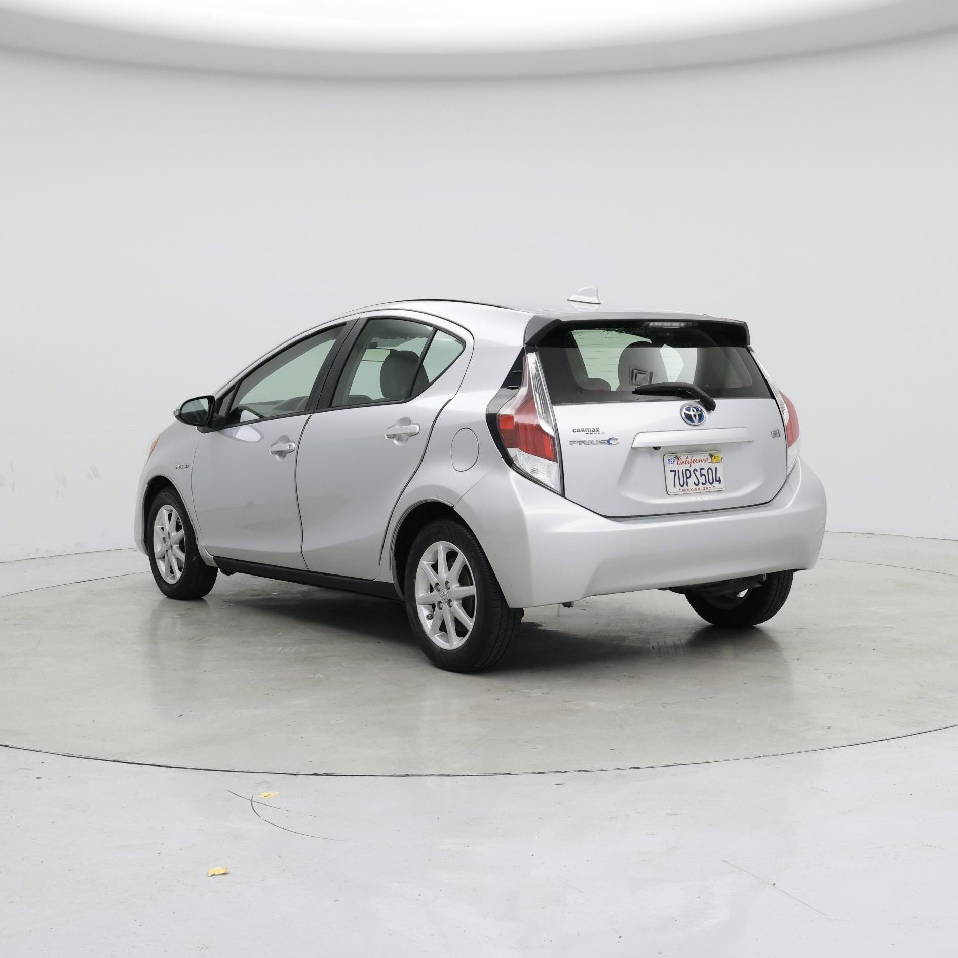 Thumbnail: 2016 Toyota Prius c - 2