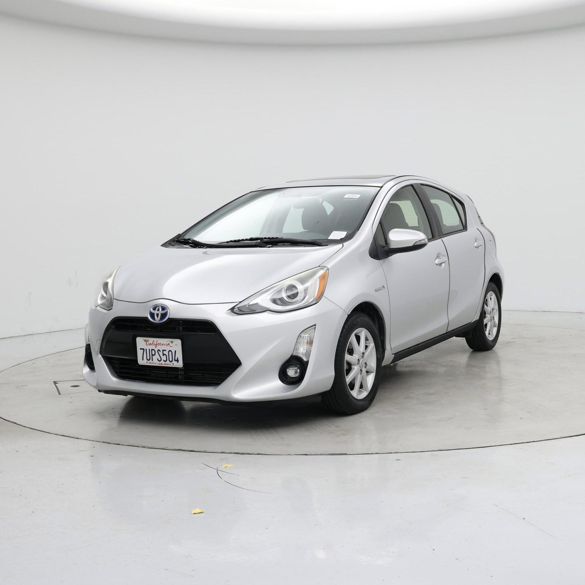 Thumbnail: 2016 Toyota Prius c - 4