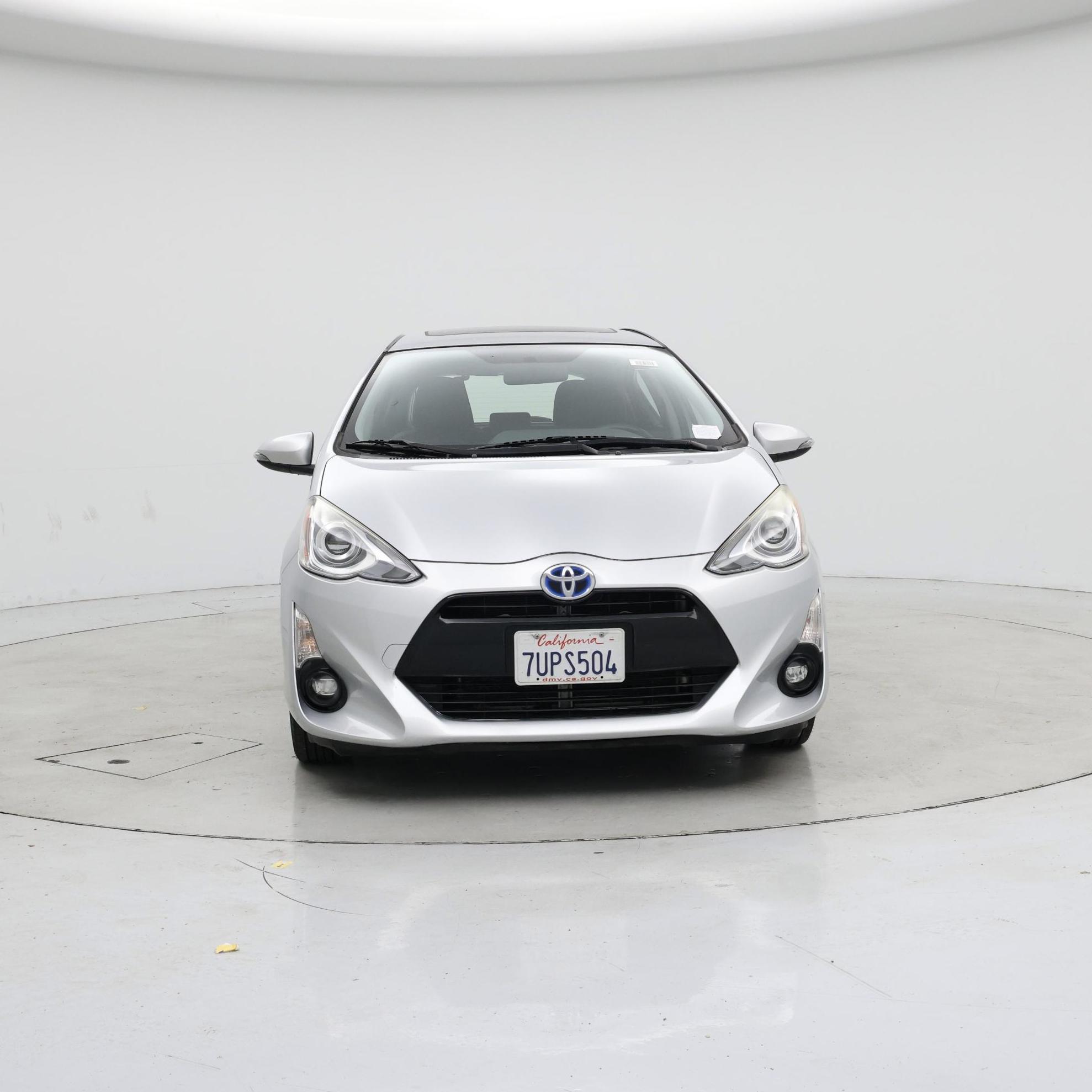 Thumbnail: 2016 Toyota Prius c - 5