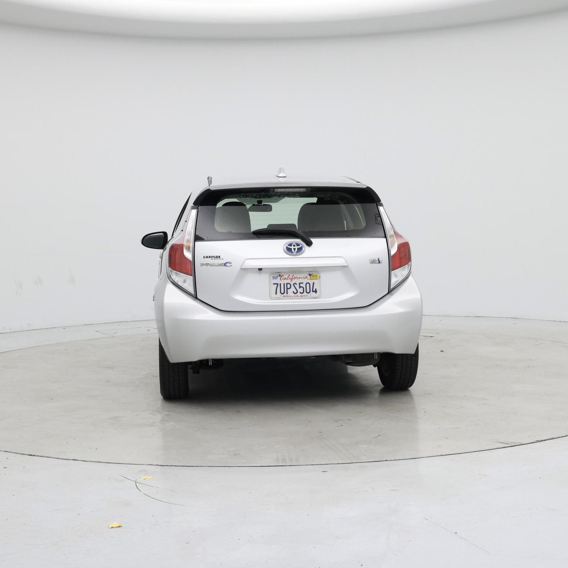 Thumbnail: 2016 Toyota Prius c - 6