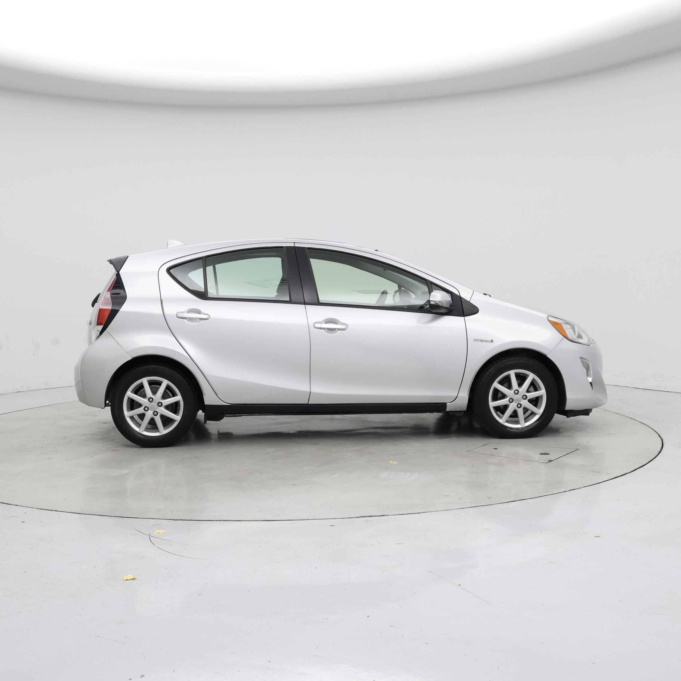 Thumbnail: 2016 Toyota Prius c - 7