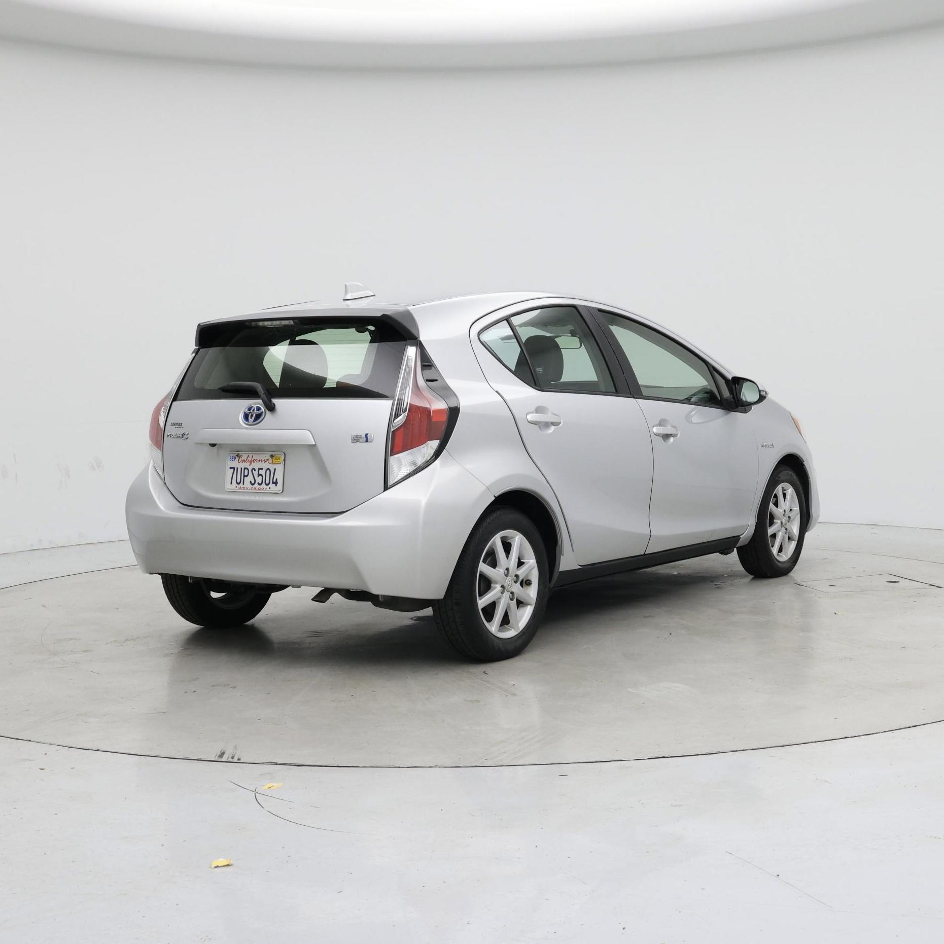 Thumbnail: 2016 Toyota Prius c - 8
