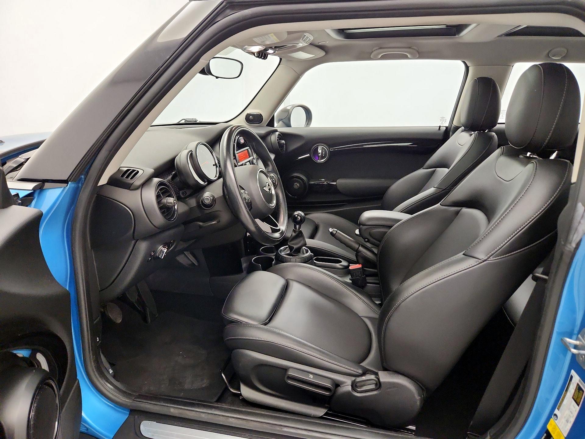 Thumbnail: 2016 MINI Cooper Hardtop - 11