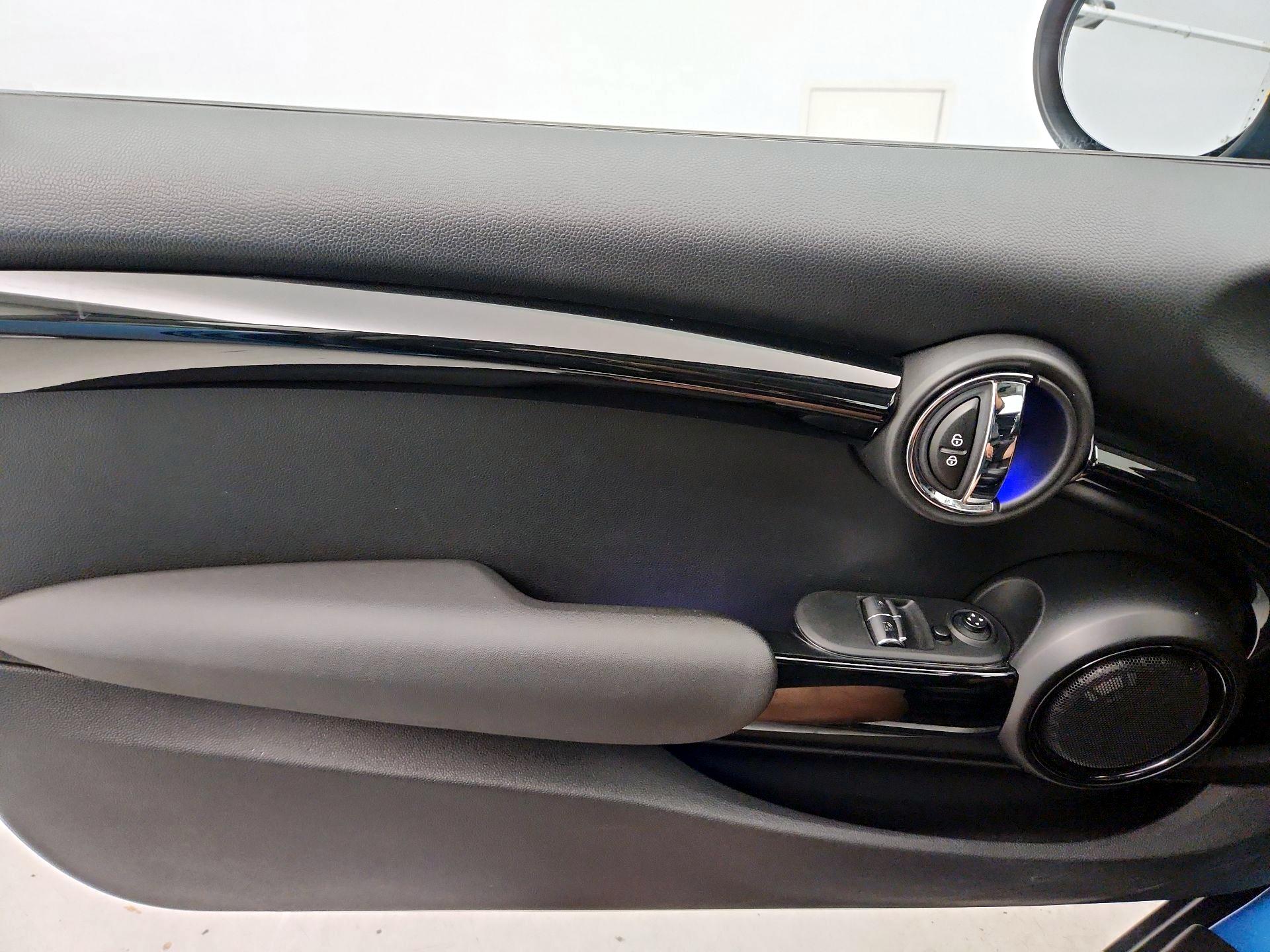Thumbnail: 2016 MINI Cooper Hardtop - 12