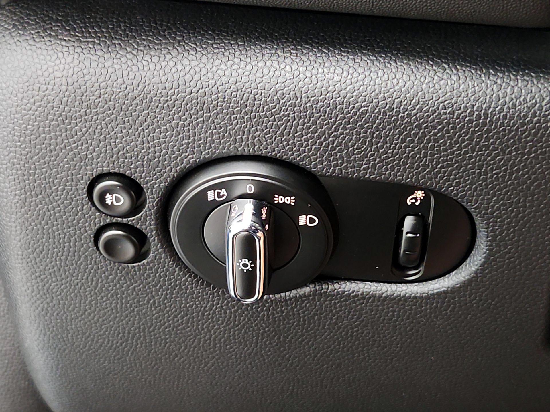 Thumbnail: 2016 MINI Cooper Hardtop - 13