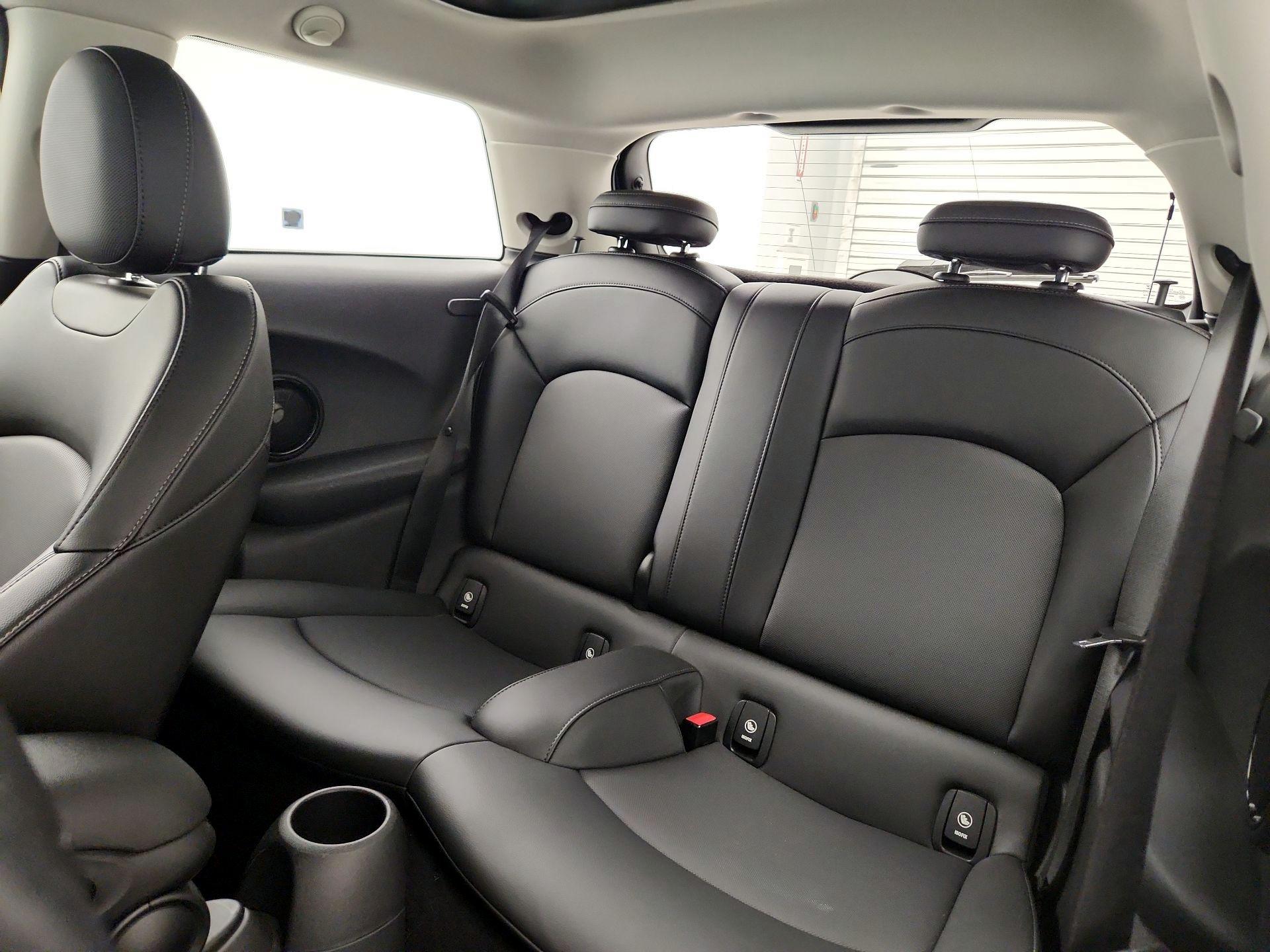Thumbnail: 2016 MINI Cooper Hardtop - 19