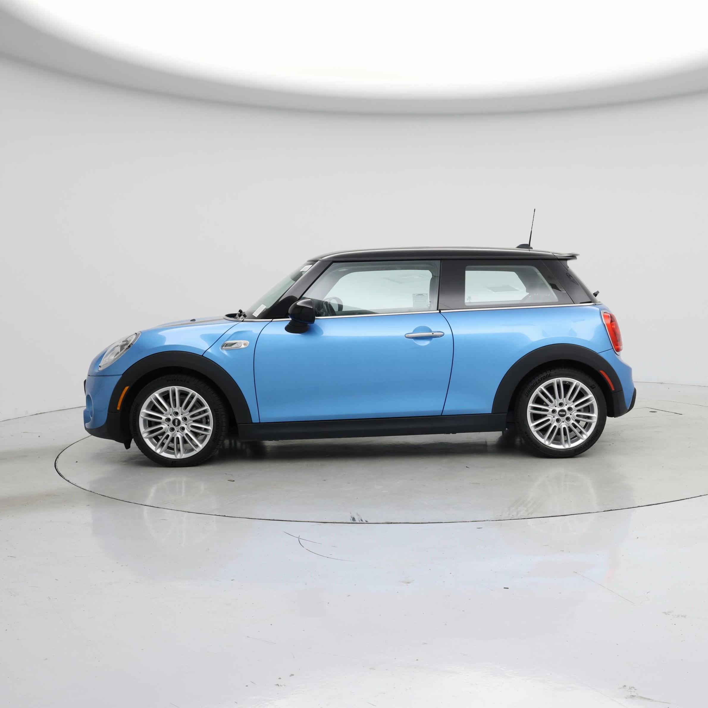 Thumbnail: 2016 MINI Cooper Hardtop - 3