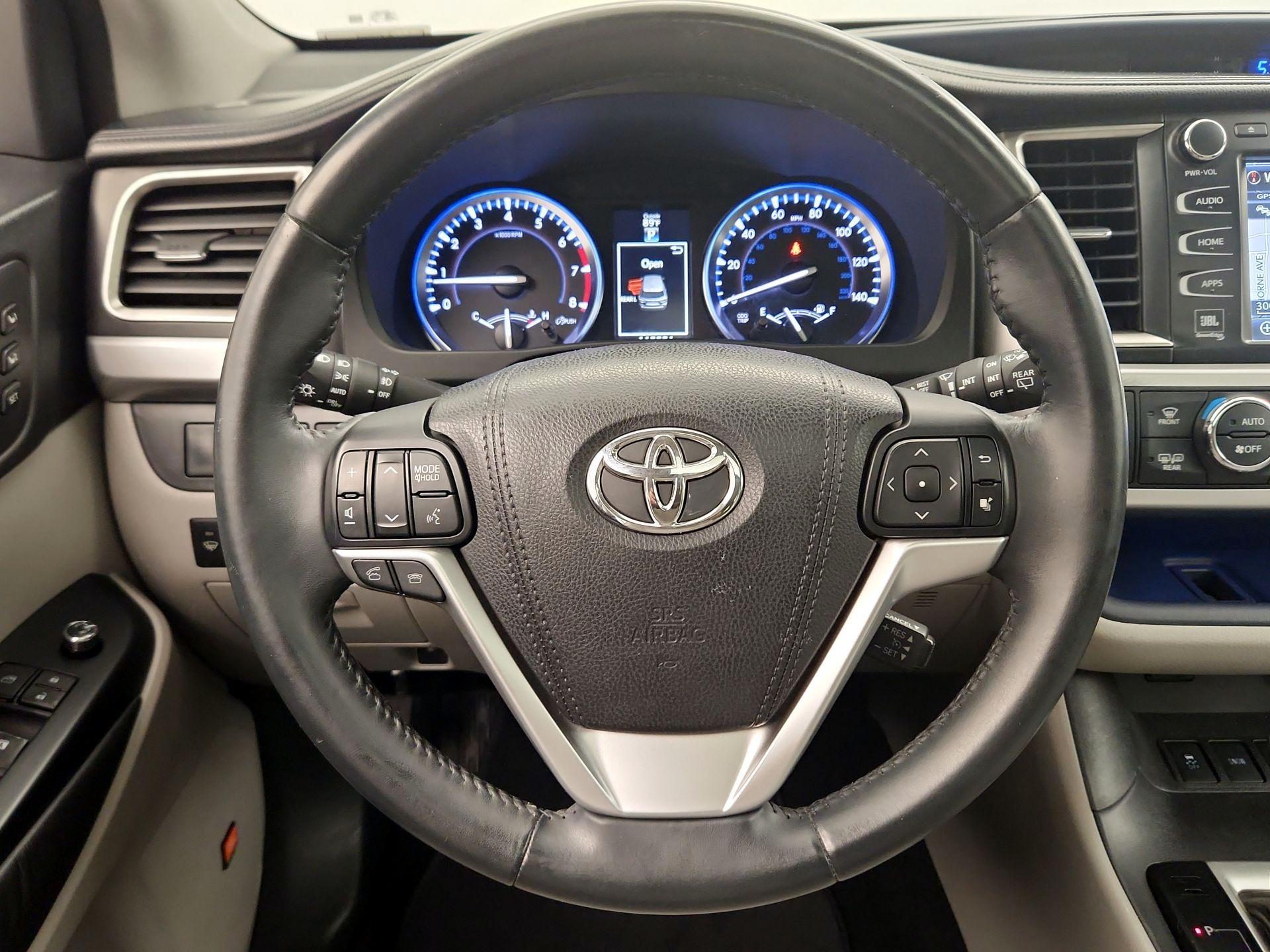 Thumbnail: 2016 Toyota Highlander - 10