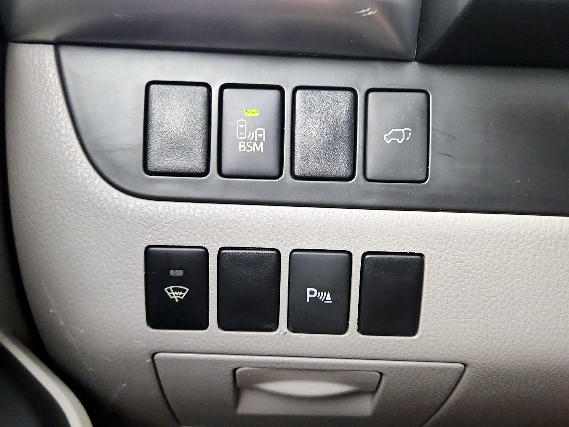 Thumbnail: 2016 Toyota Highlander - 13