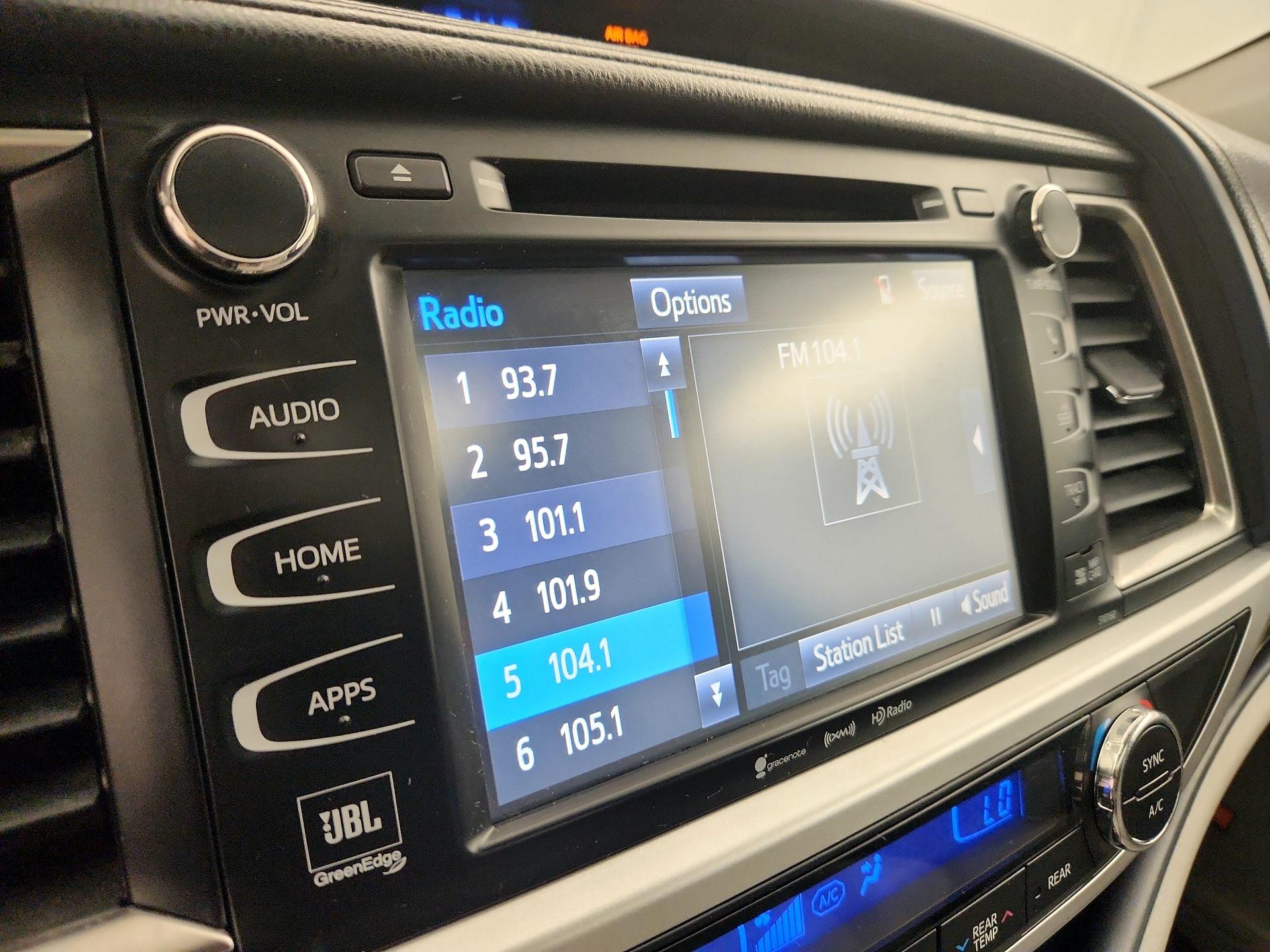 Thumbnail: 2016 Toyota Highlander - 16