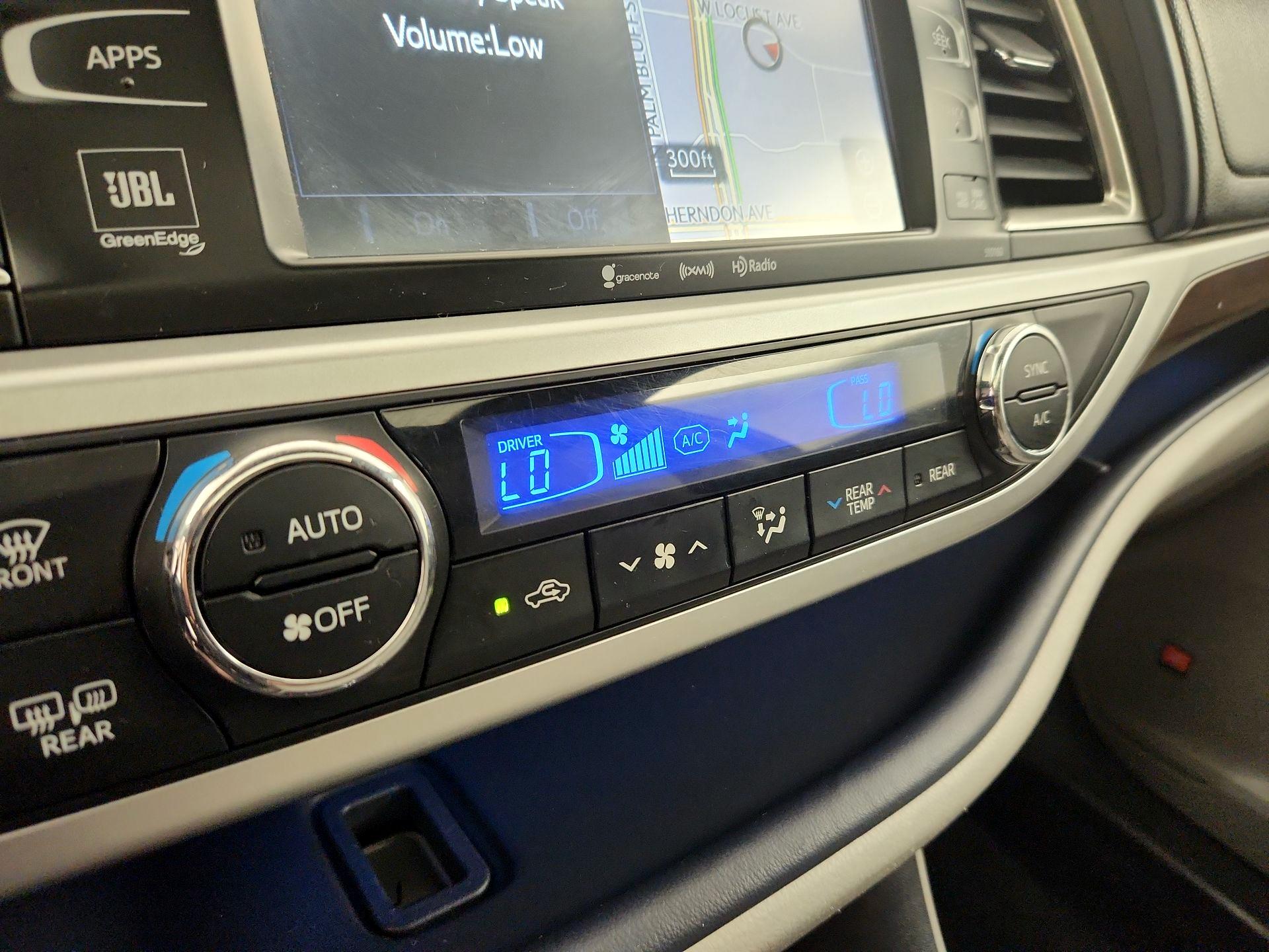 Thumbnail: 2016 Toyota Highlander - 17