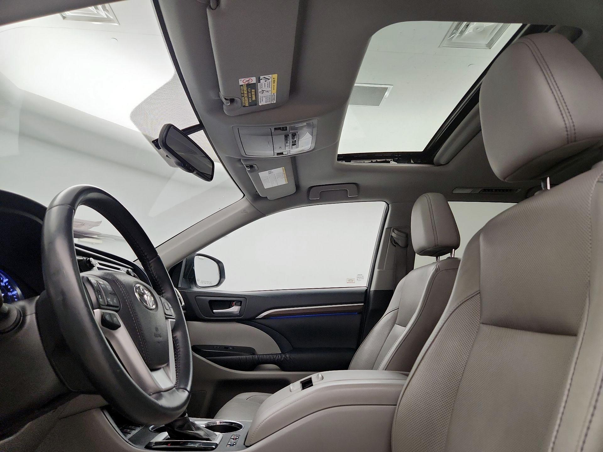 Thumbnail: 2016 Toyota Highlander - 20