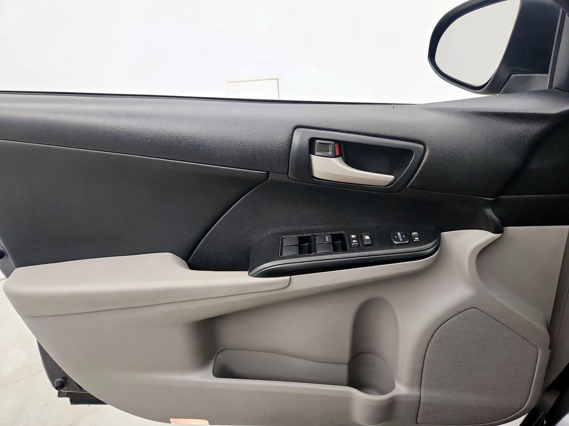 Thumbnail: 2014 Toyota Camry - 12