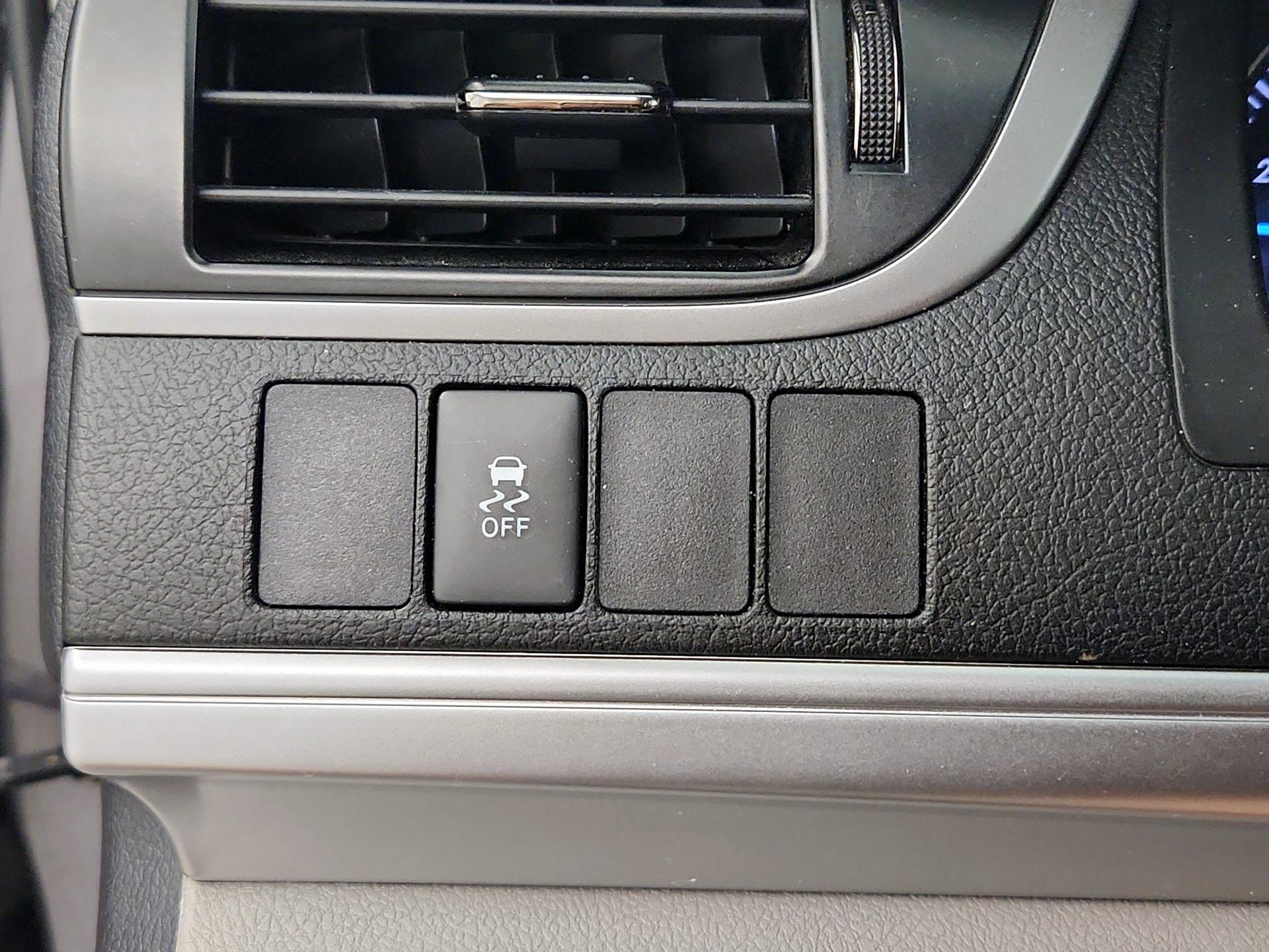 Thumbnail: 2014 Toyota Camry - 13