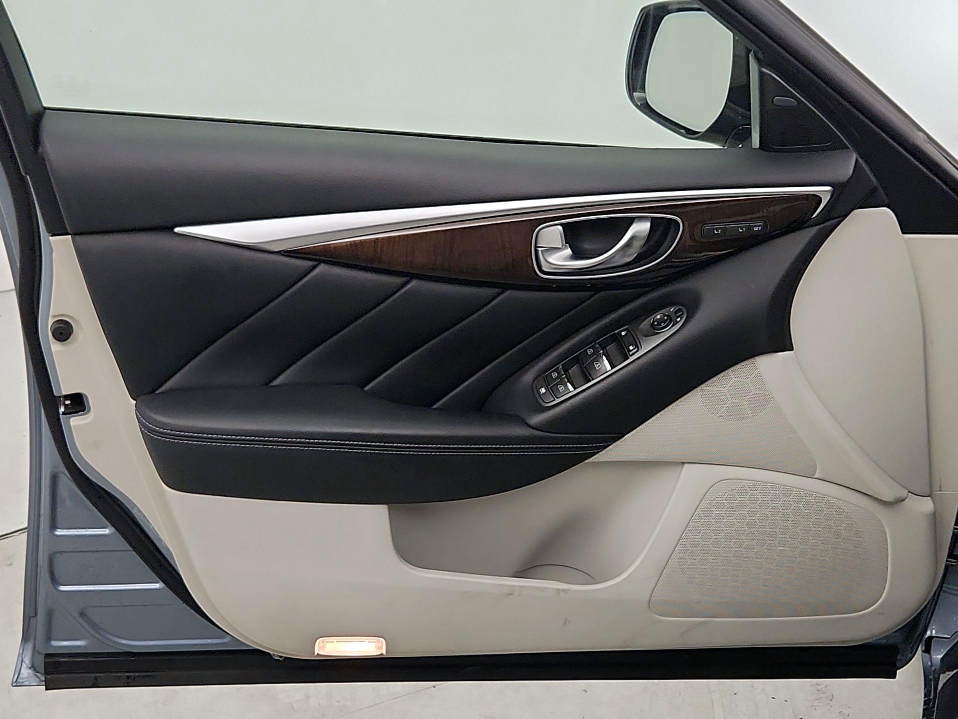 Thumbnail: 2015 INFINITI Q50 - 12