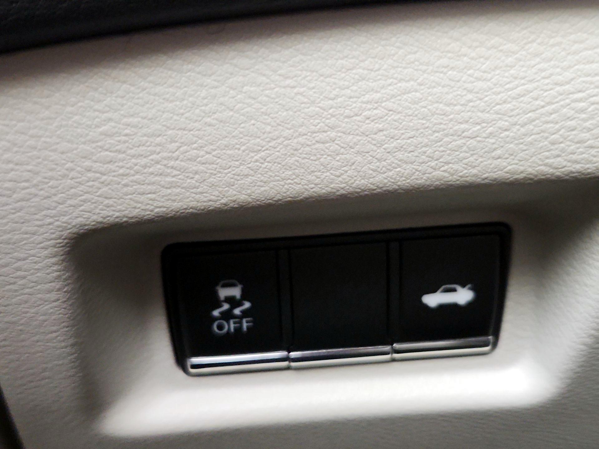 Thumbnail: 2015 INFINITI Q50 - 13