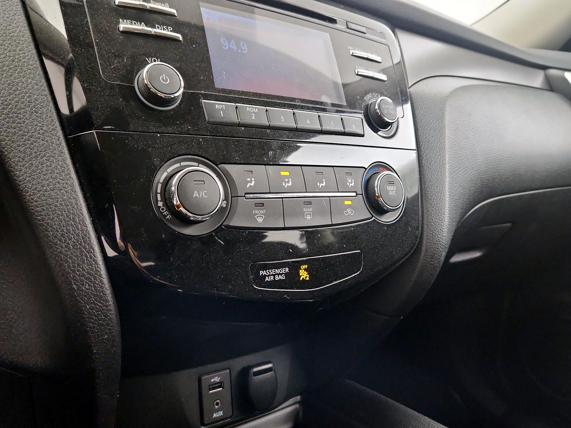Thumbnail: 2016 Nissan Rogue - 16