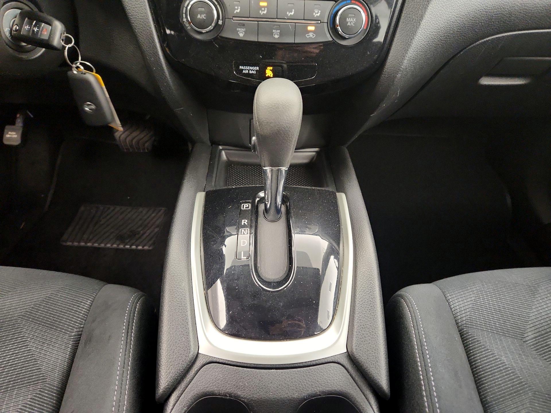 Thumbnail: 2016 Nissan Rogue - 17