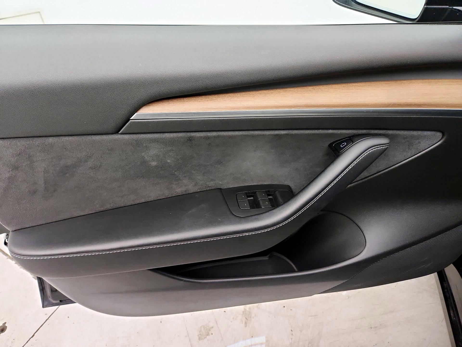 Thumbnail: 2022 Tesla Model 3 - 12