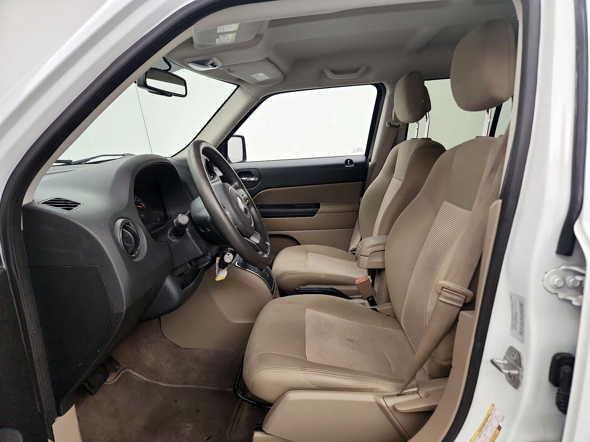 Thumbnail: 2016 Jeep Patriot - 11