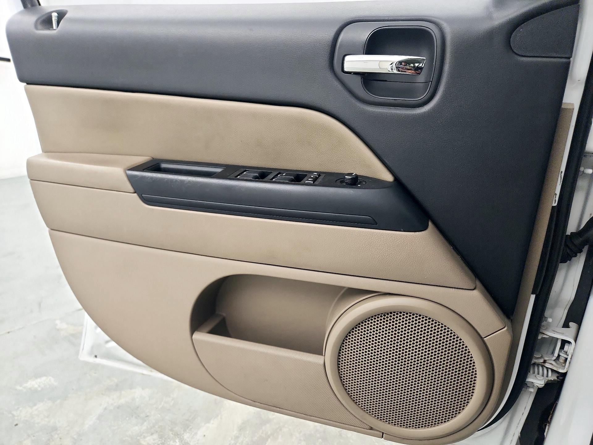 Thumbnail: 2016 Jeep Patriot - 12