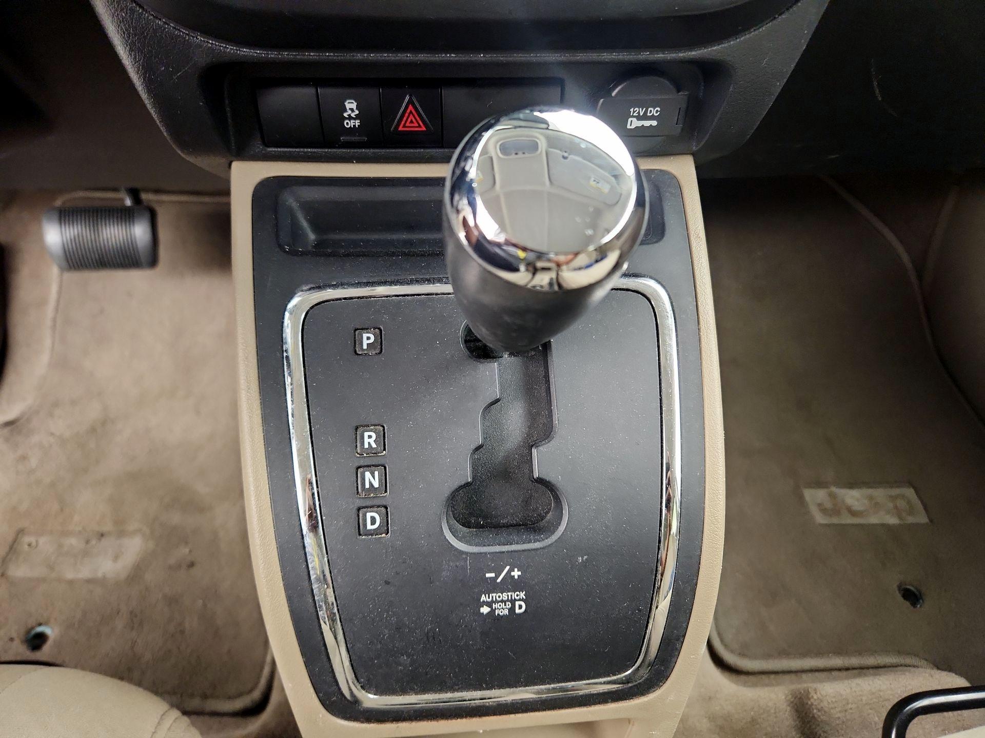 Thumbnail: 2016 Jeep Patriot - 15