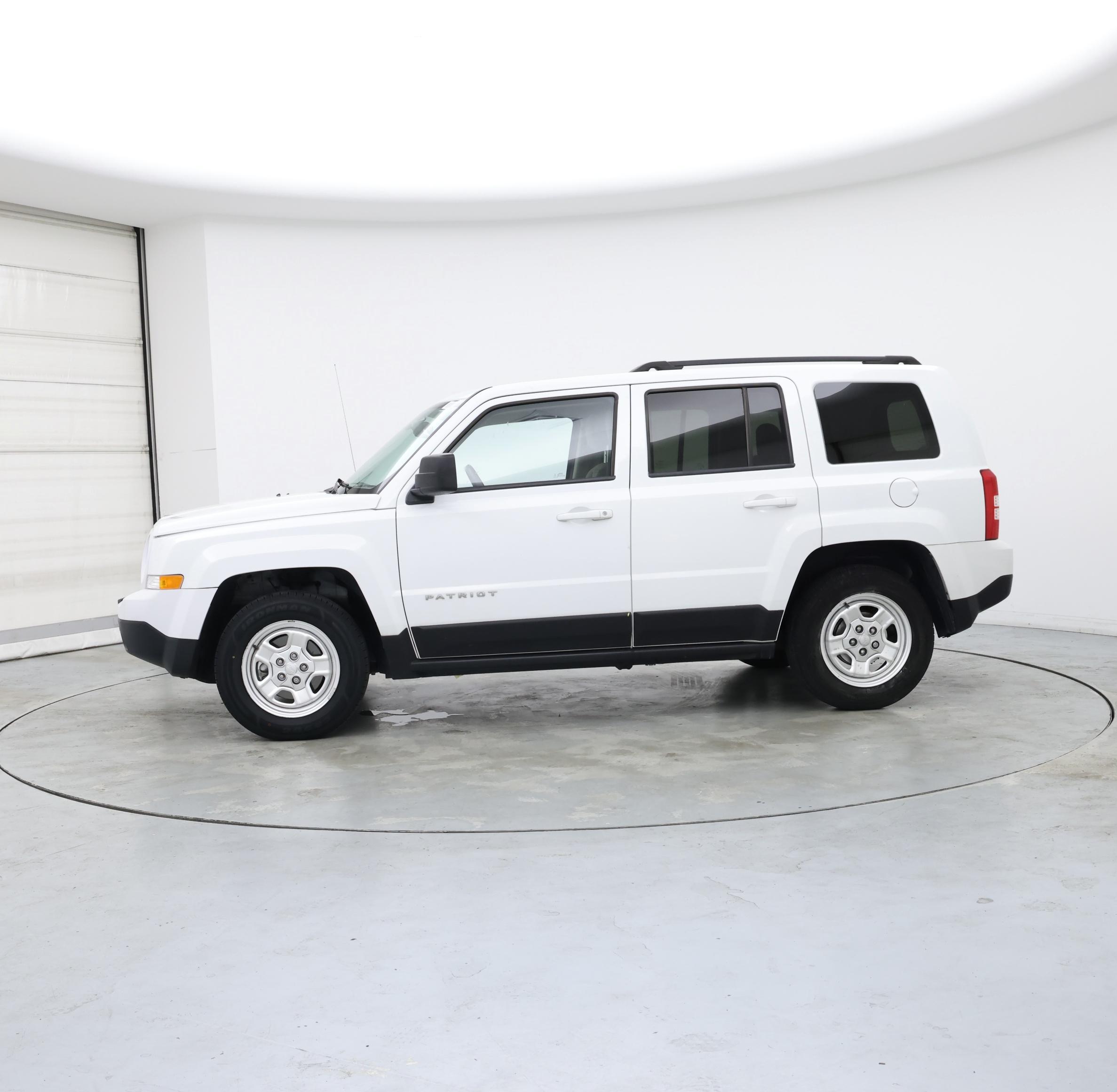 Thumbnail: 2016 Jeep Patriot - 3