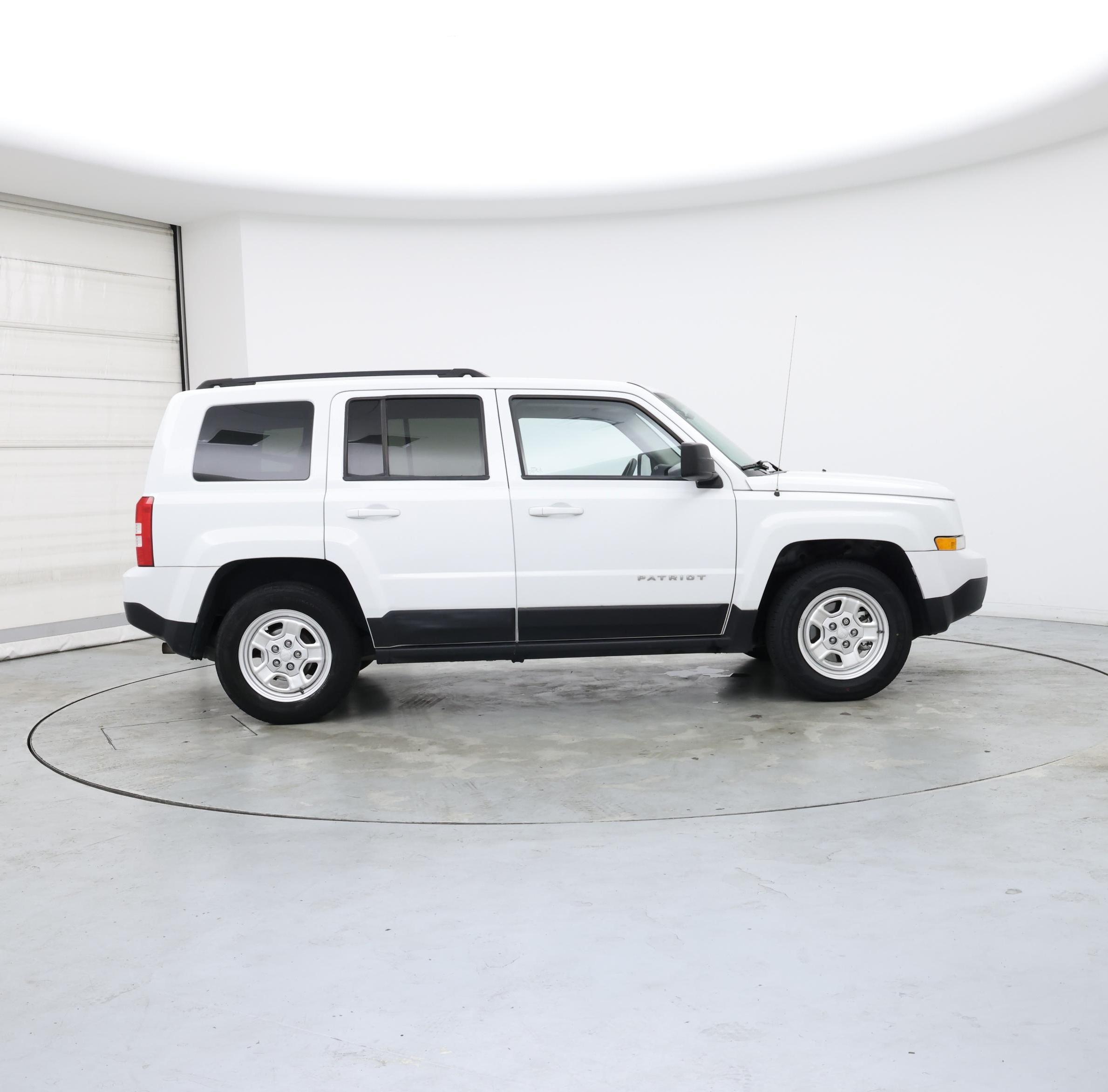 Thumbnail: 2016 Jeep Patriot - 7