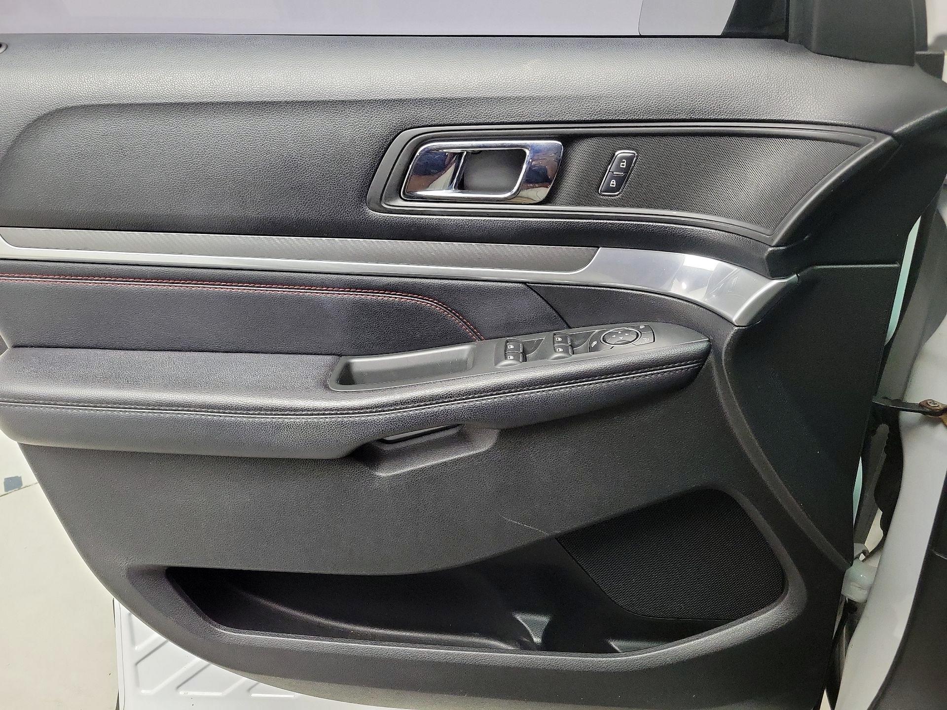 Thumbnail: 2017 Ford Explorer - 12