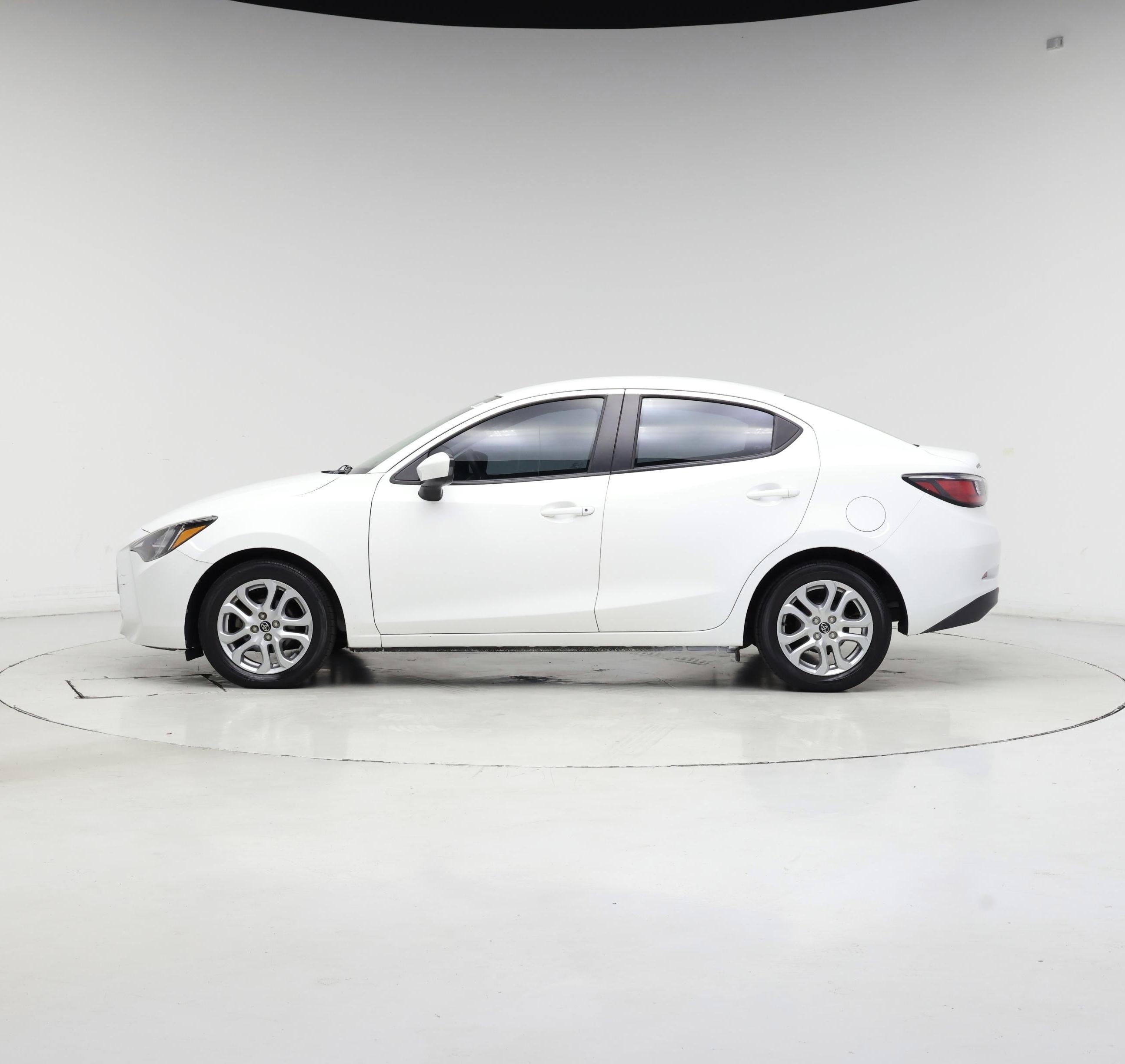 Thumbnail: 2017 Toyota Yaris iA - 3