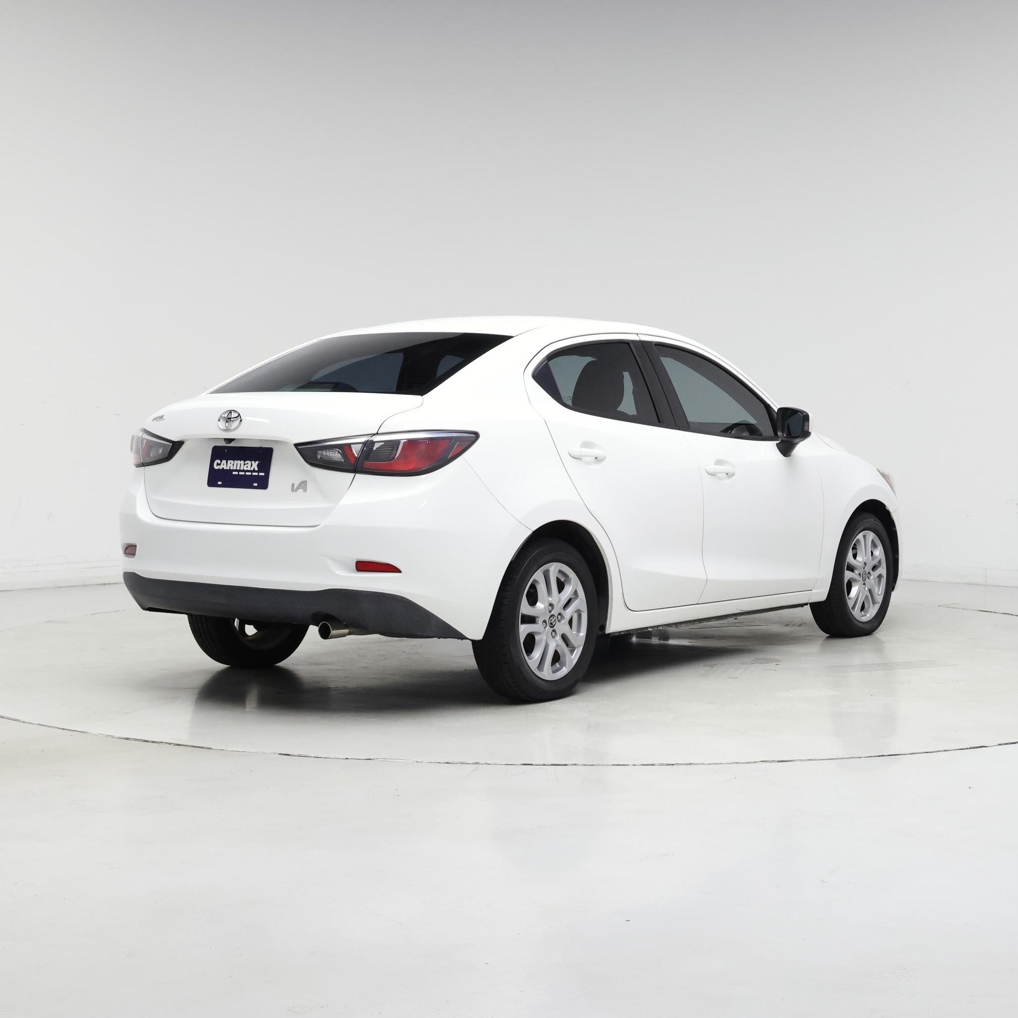 Thumbnail: 2017 Toyota Yaris iA - 8