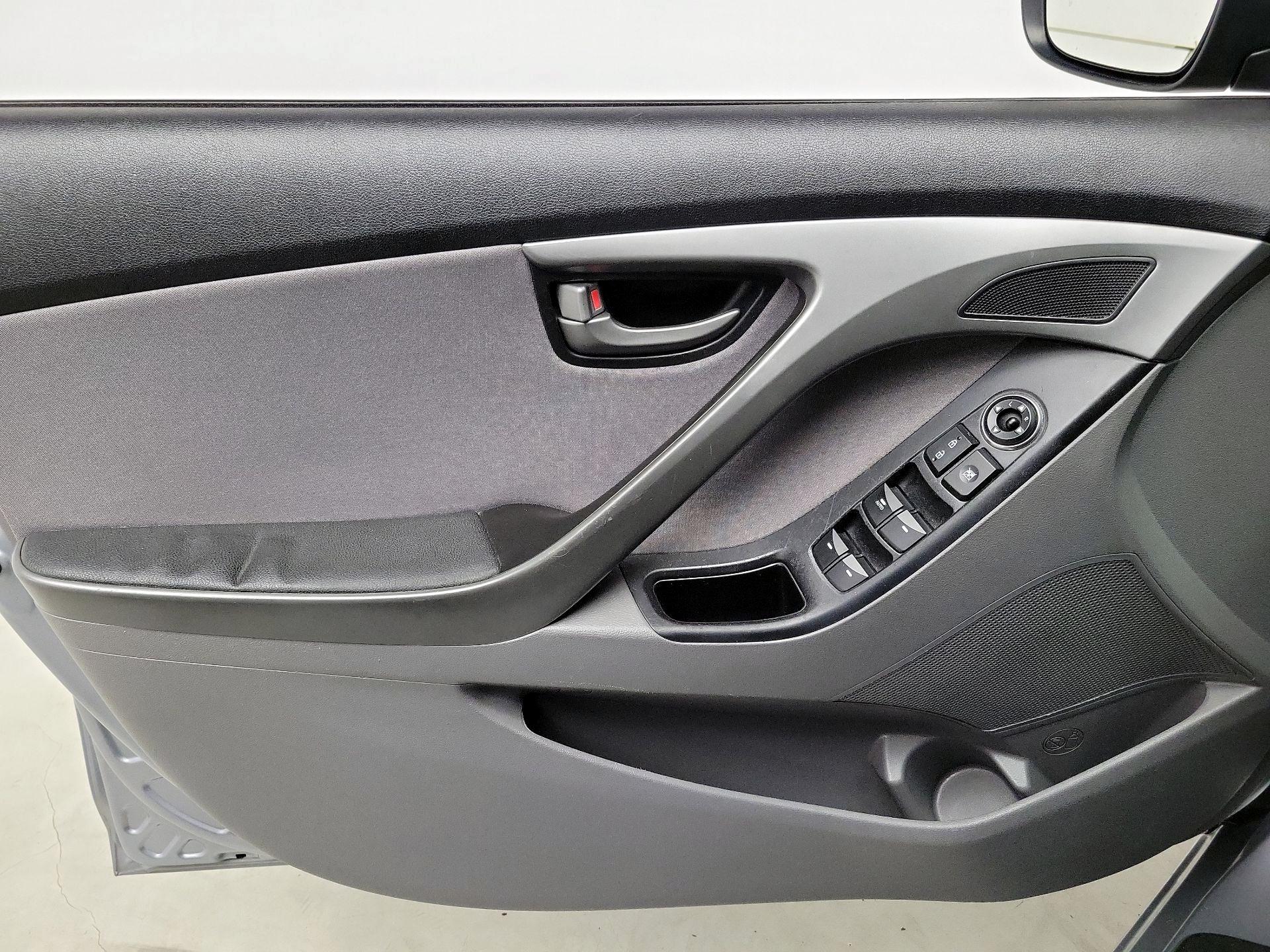 Thumbnail: 2015 Hyundai Elantra - 12