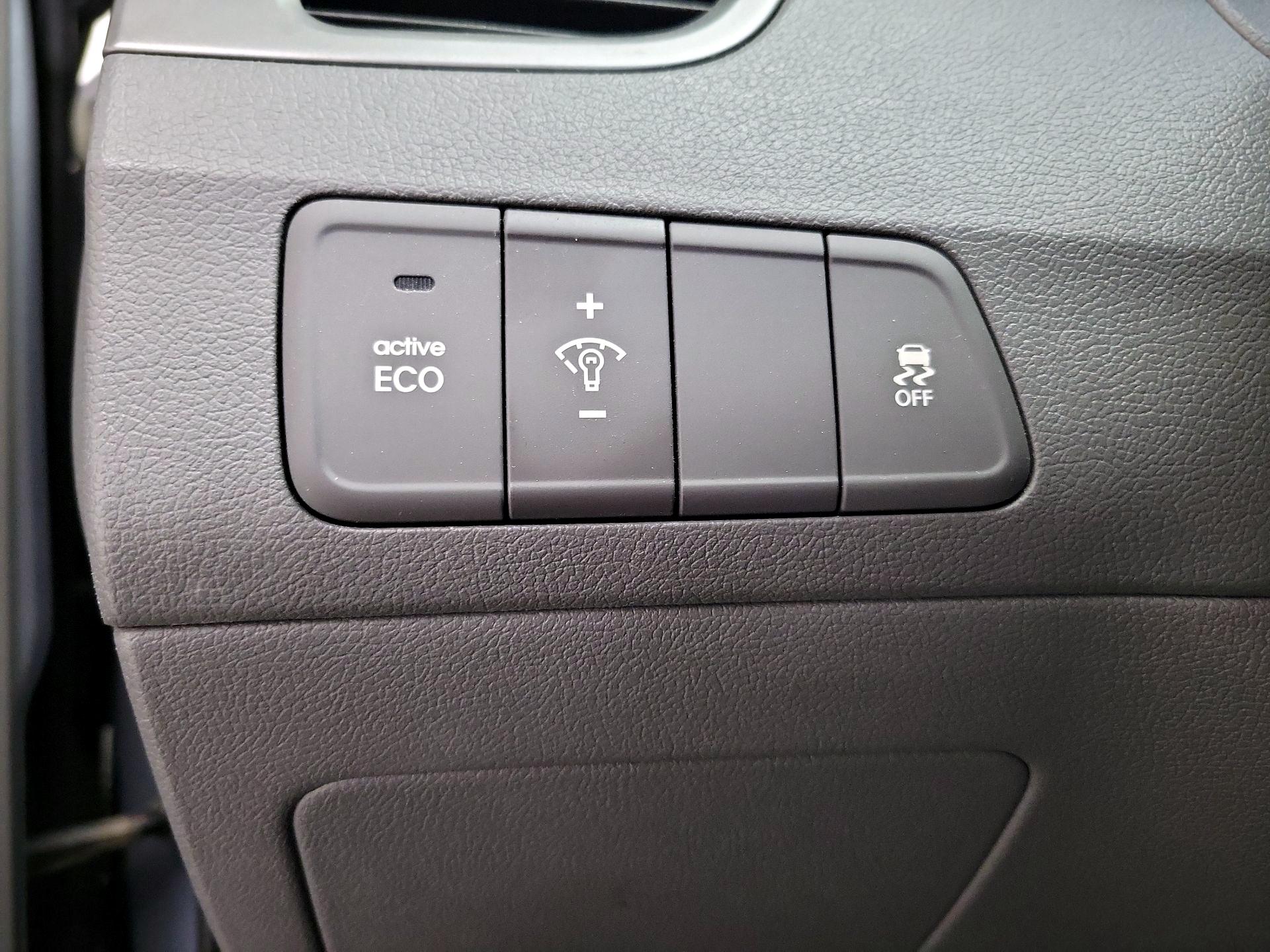Thumbnail: 2015 Hyundai Elantra - 13