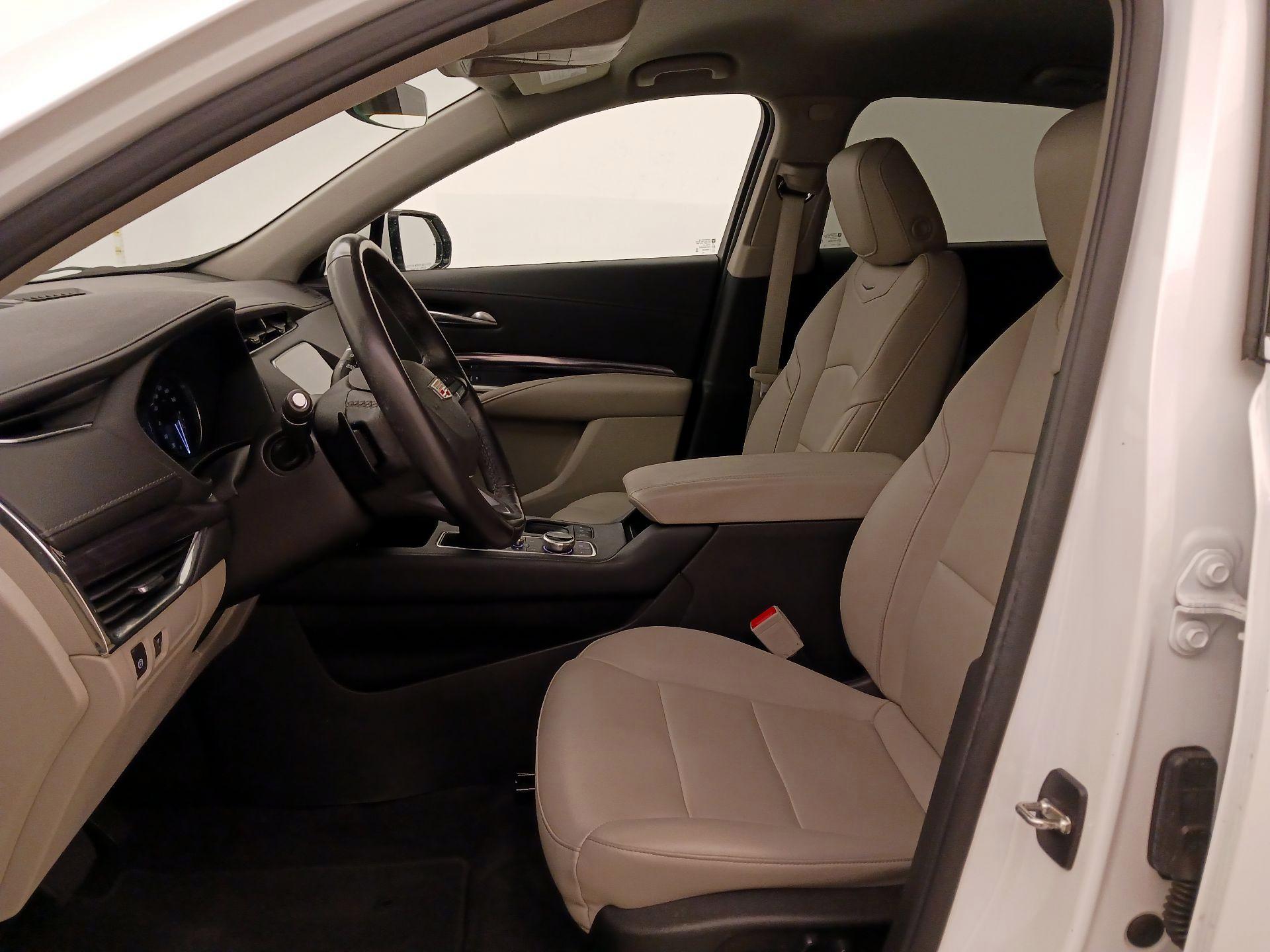 Thumbnail: 2023 Cadillac XT4 - 11