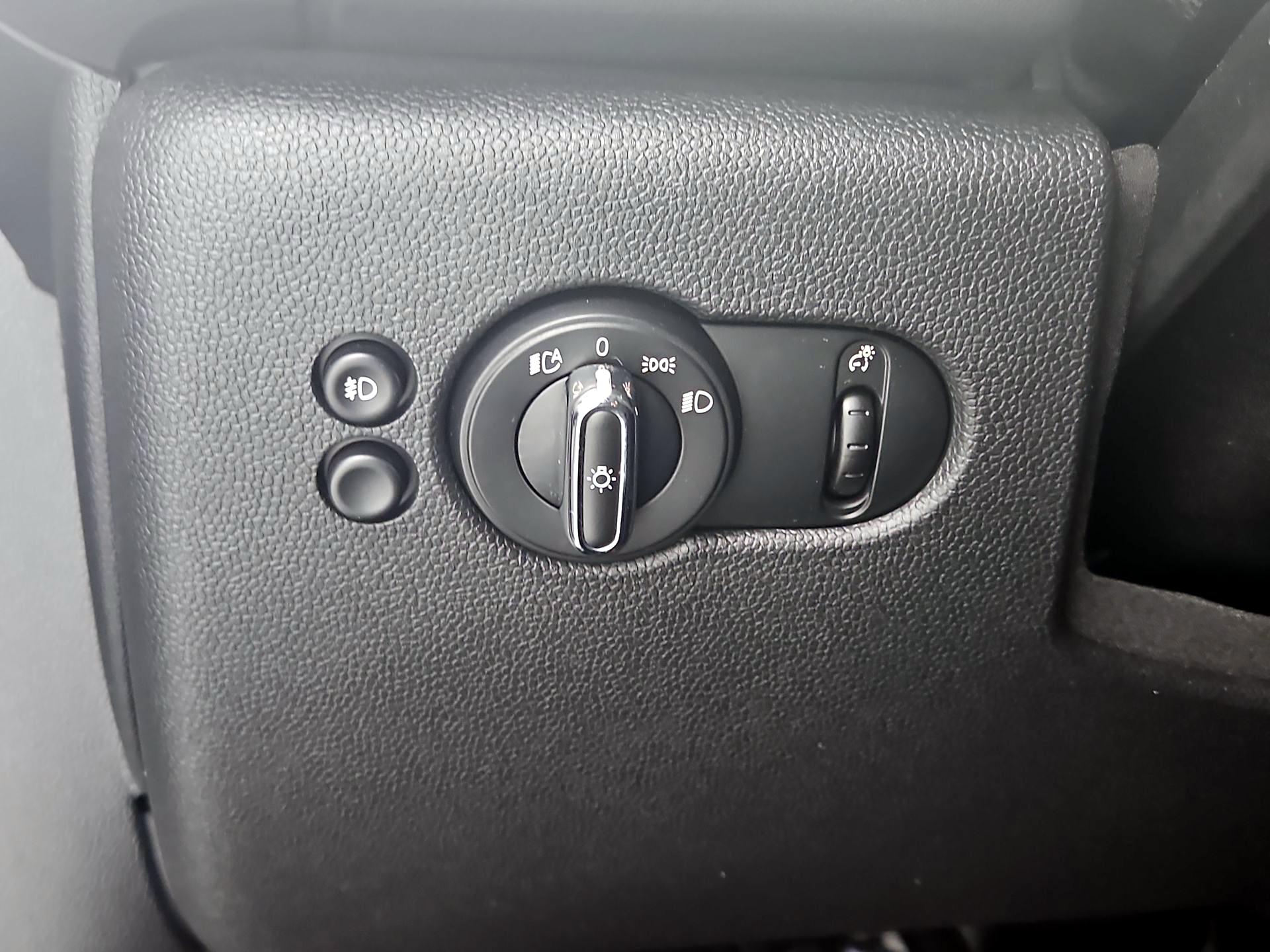 Thumbnail: 2017 MINI Cooper Hardtop - 13