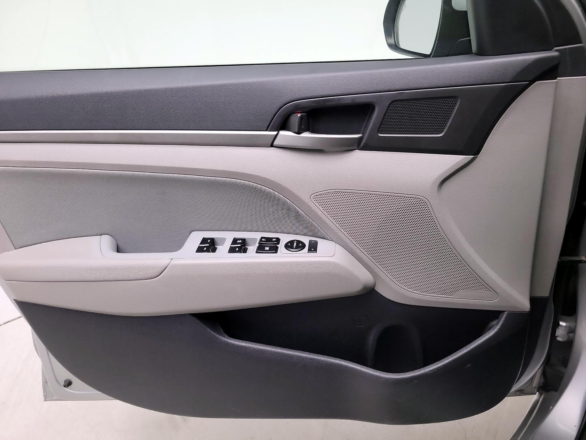 Thumbnail: 2020 Hyundai Elantra - 12