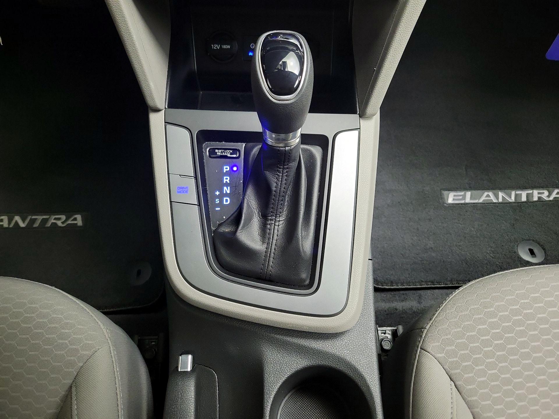 Thumbnail: 2020 Hyundai Elantra - 17