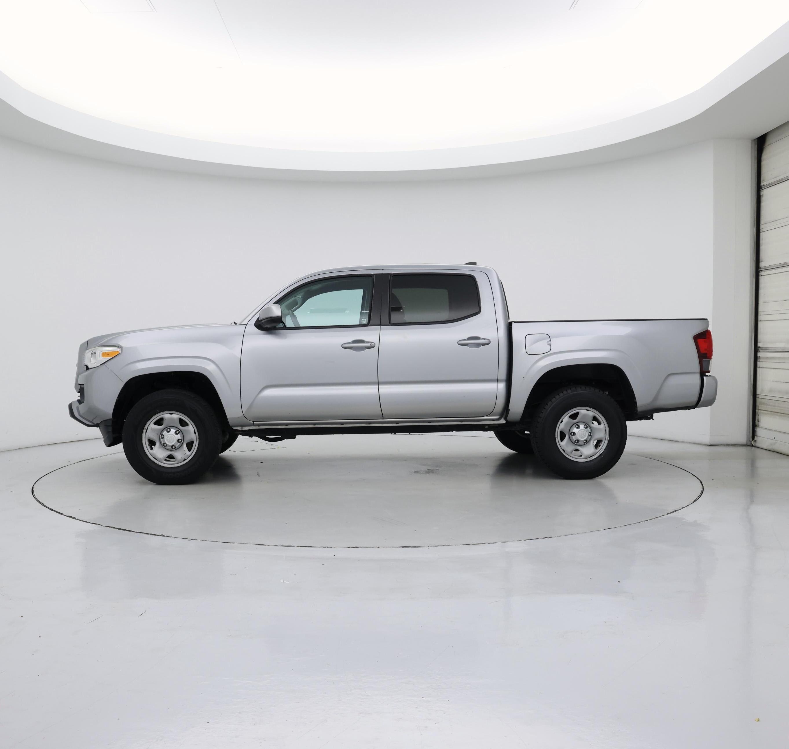Thumbnail: 2019 Toyota Tacoma - 3