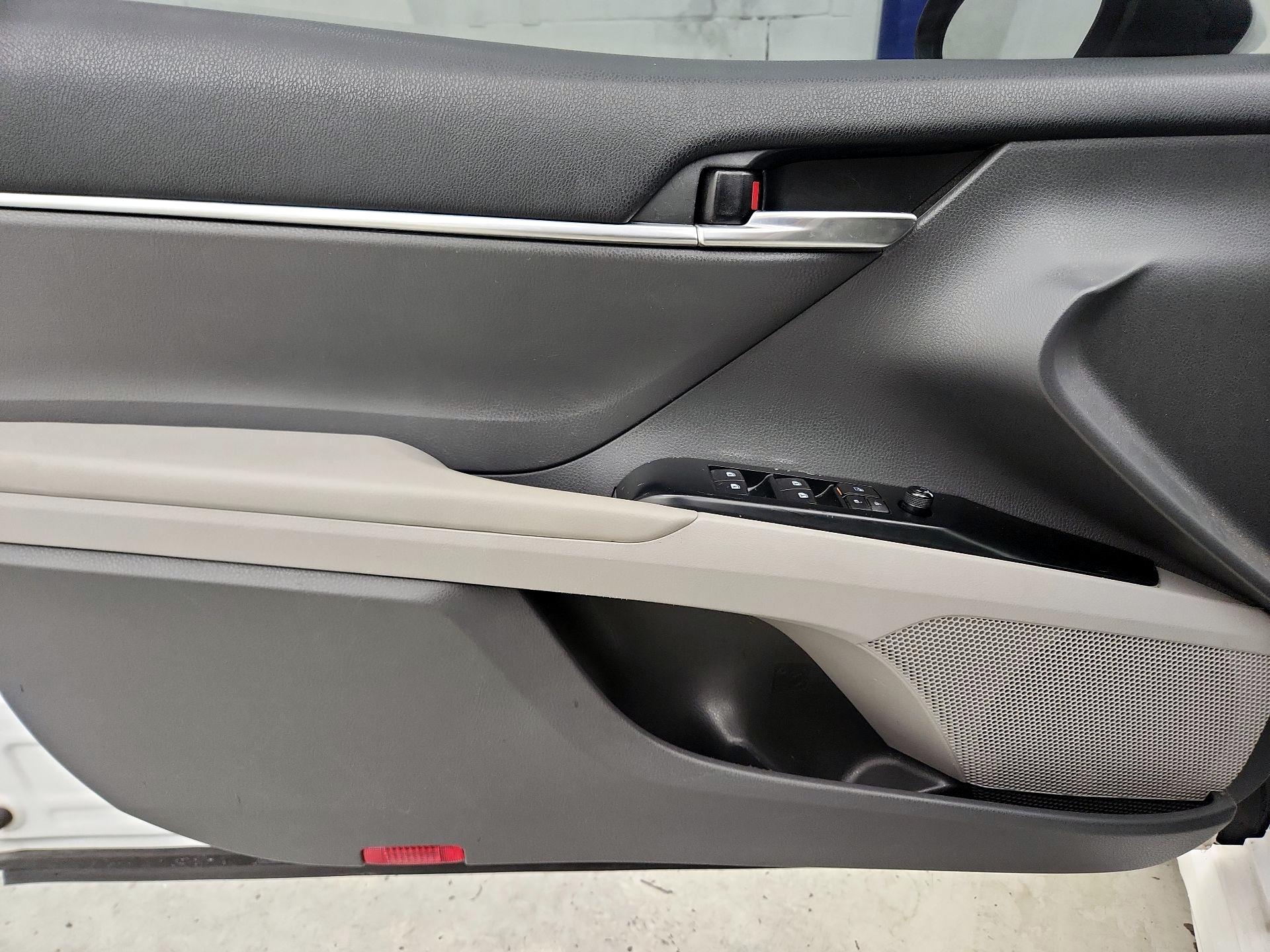 Thumbnail: 2020 Toyota Camry - 12