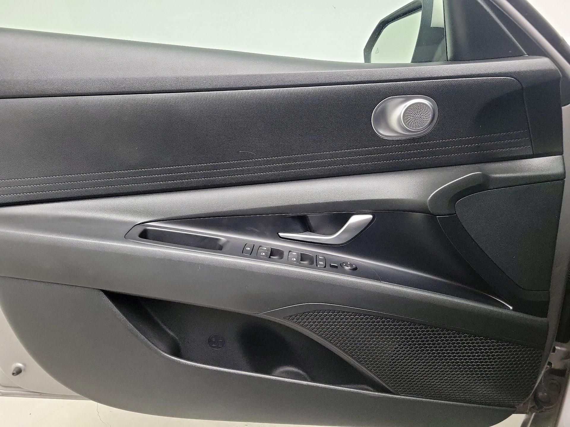 Thumbnail: 2022 Hyundai Elantra - 12
