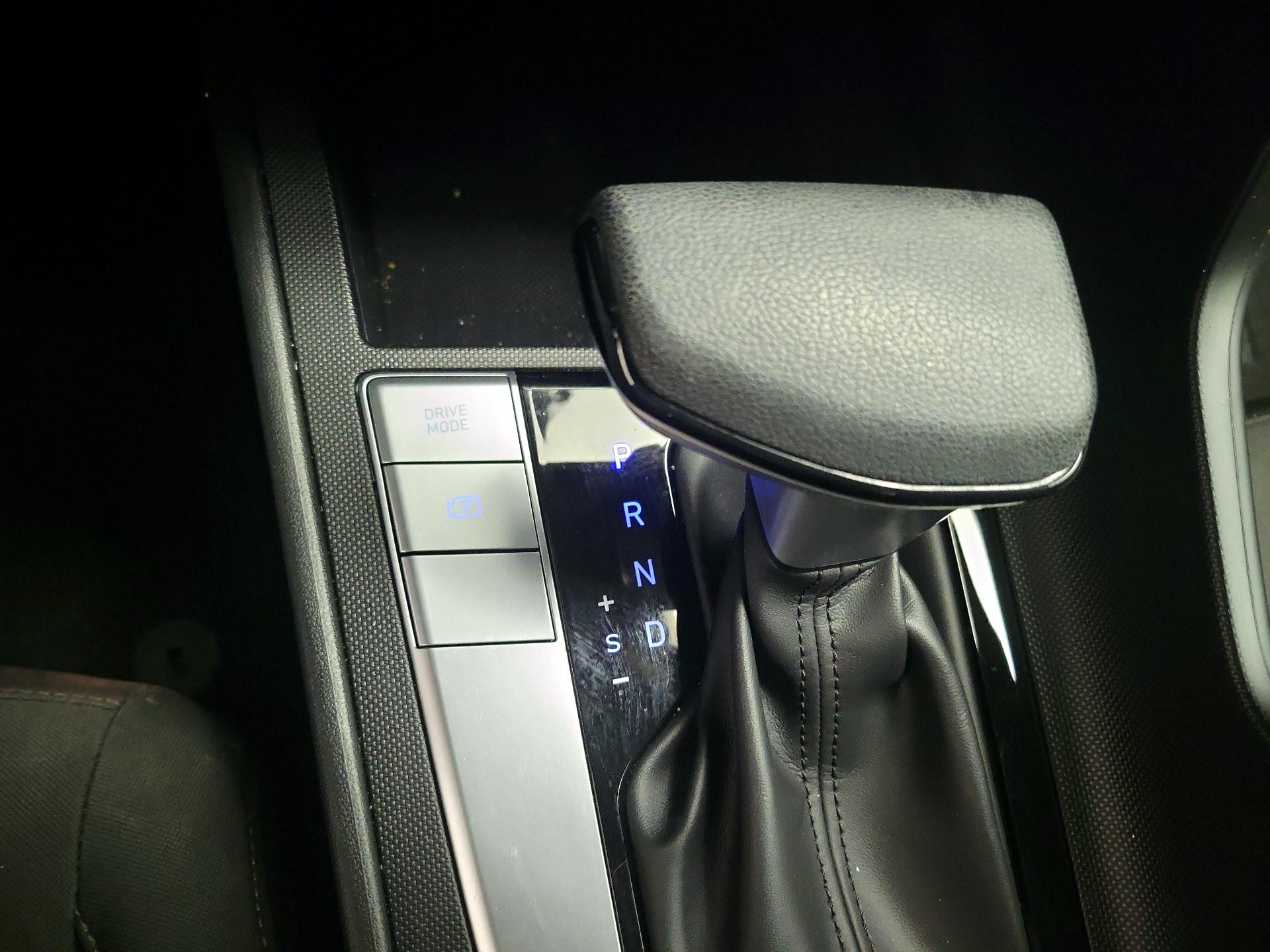 Thumbnail: 2022 Hyundai Elantra - 17