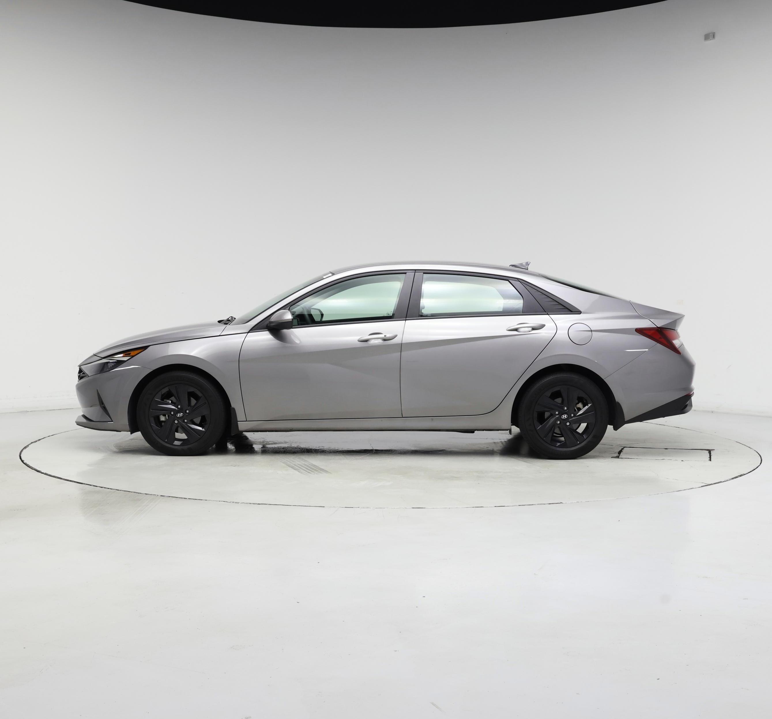 Thumbnail: 2022 Hyundai Elantra - 3