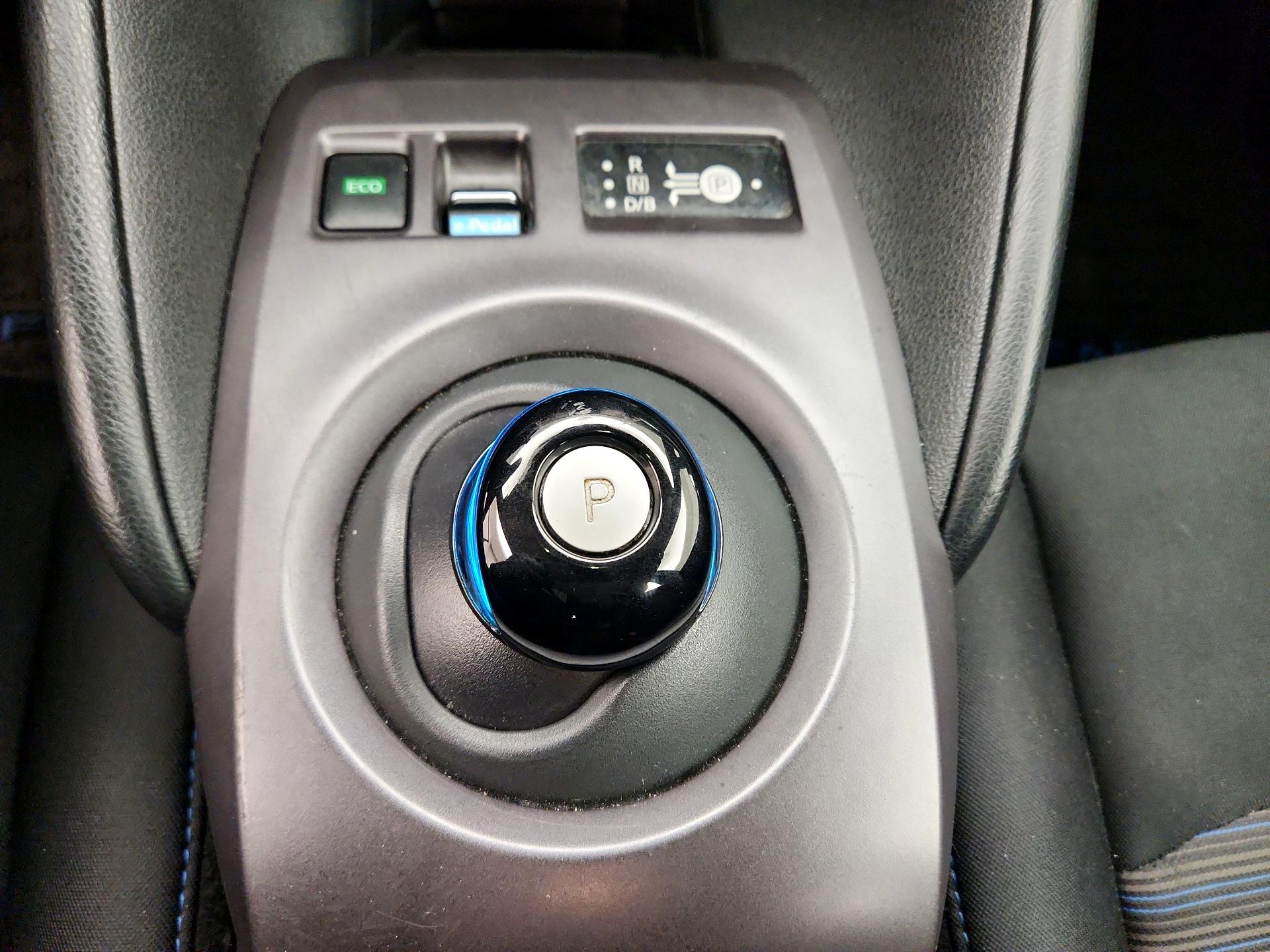 Thumbnail: 2022 Nissan Leaf - 17