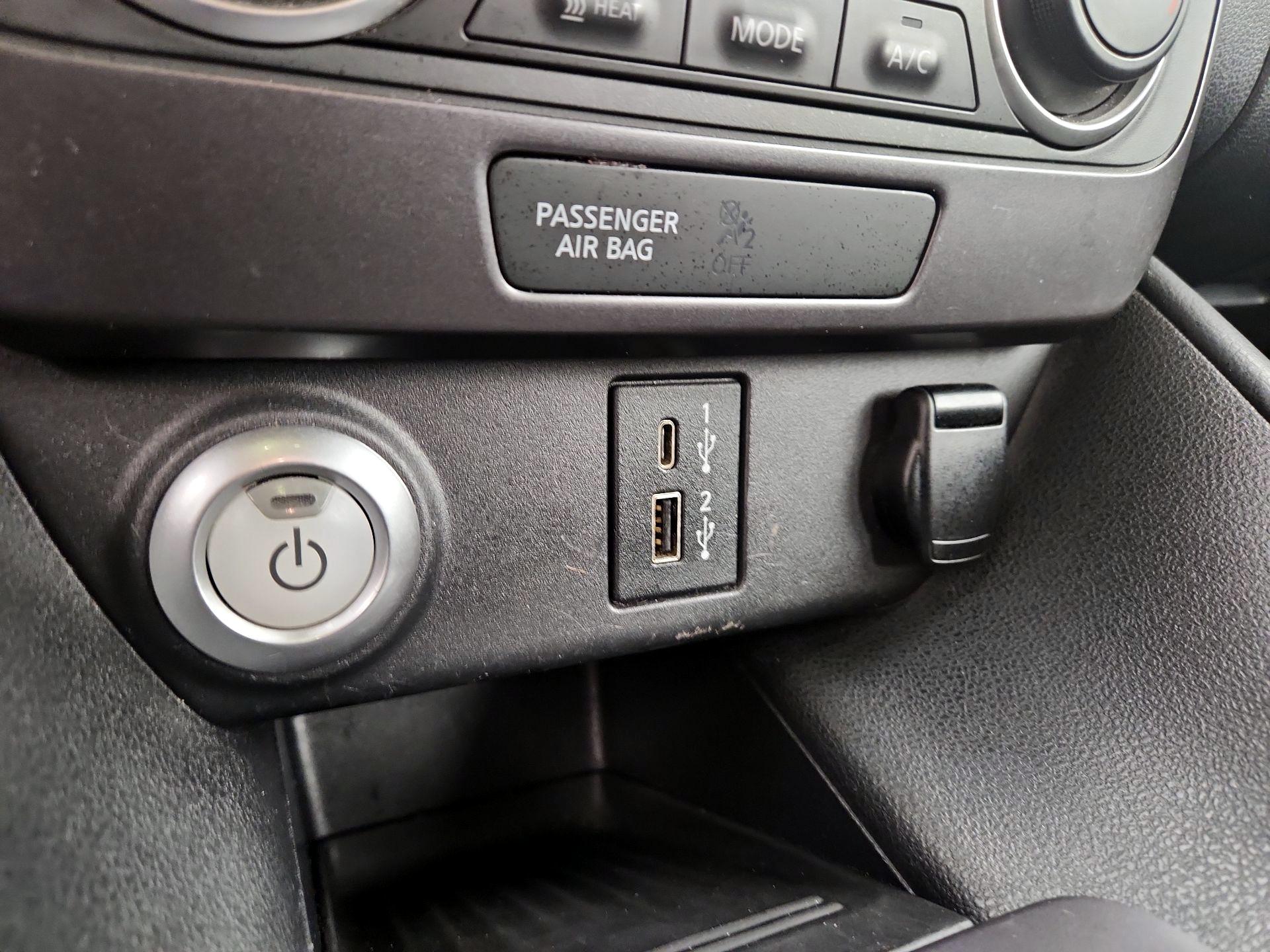 Thumbnail: 2022 Nissan Leaf - 18