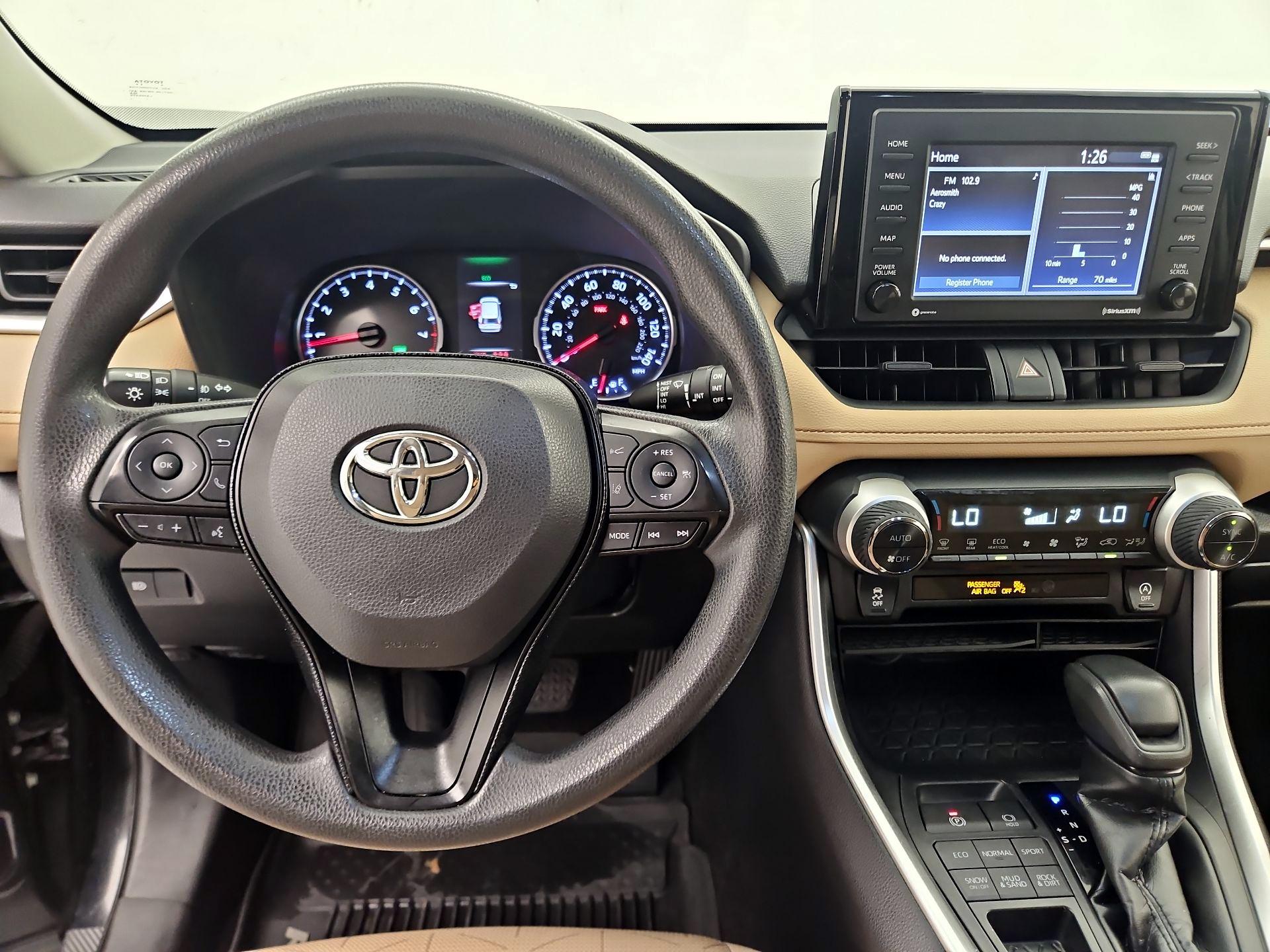 Thumbnail: 2020 Toyota RAV4 - 10