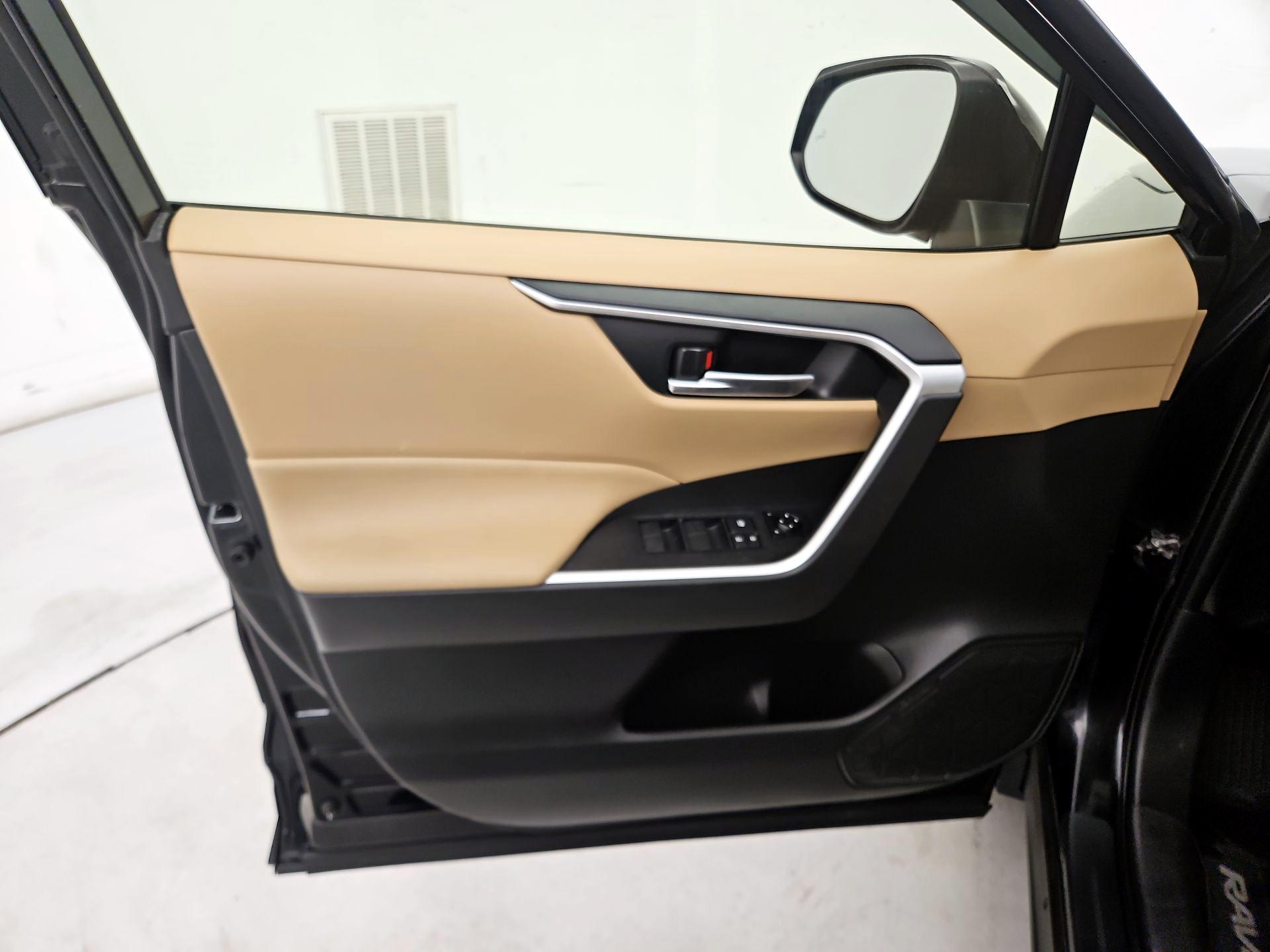 Thumbnail: 2020 Toyota RAV4 - 12