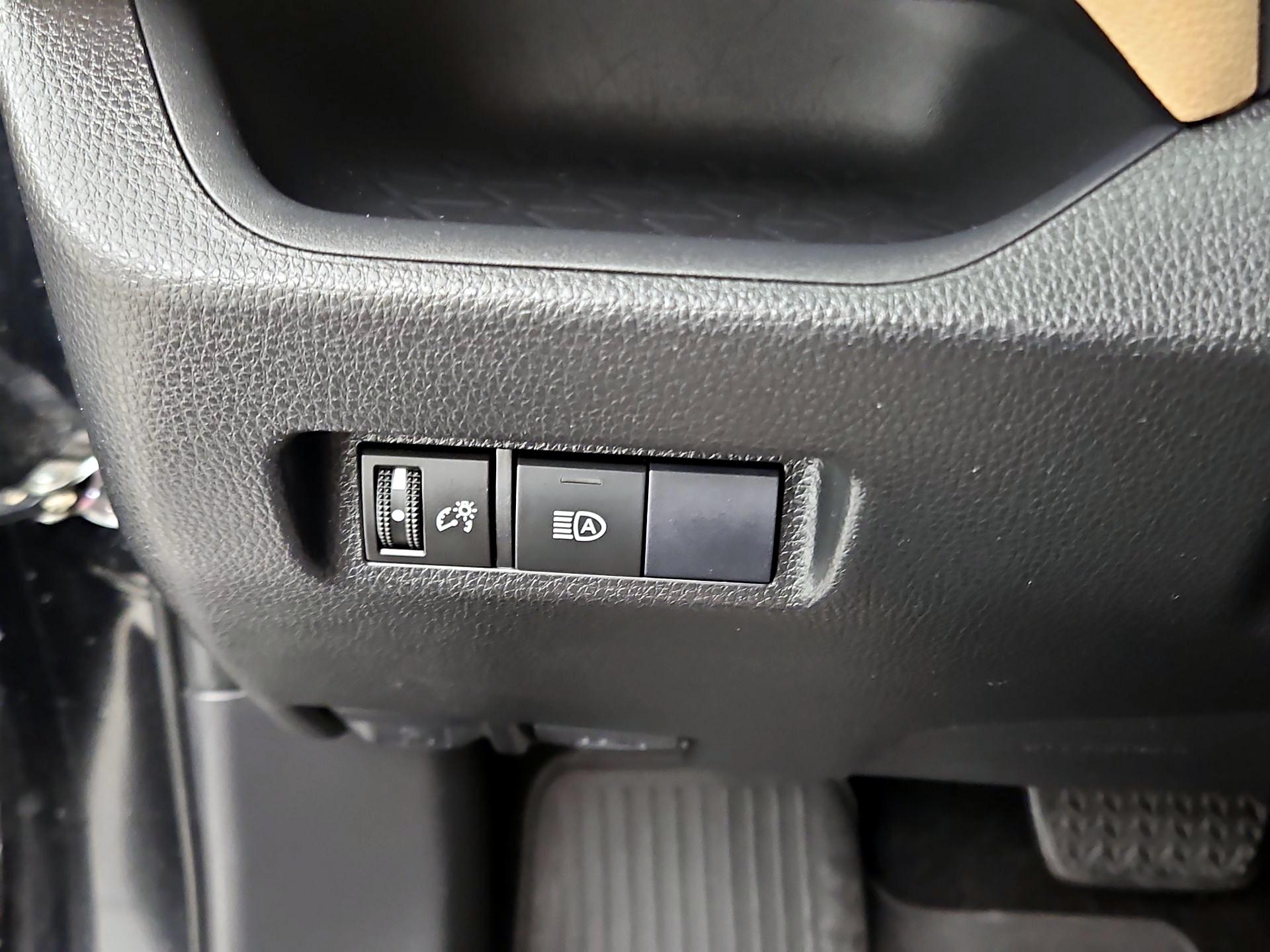 Thumbnail: 2020 Toyota RAV4 - 13