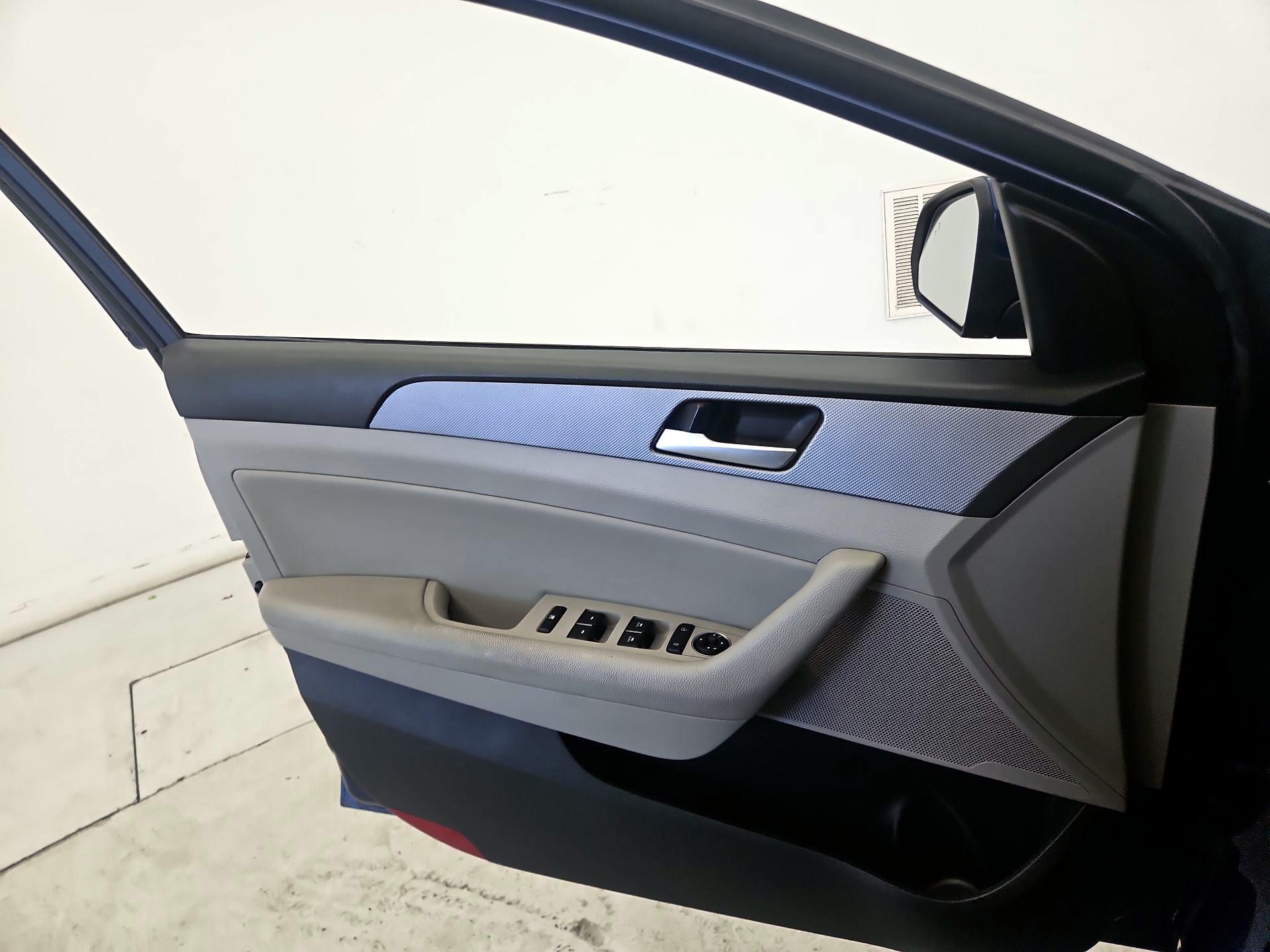 Thumbnail: 2019 Hyundai Sonata - 12